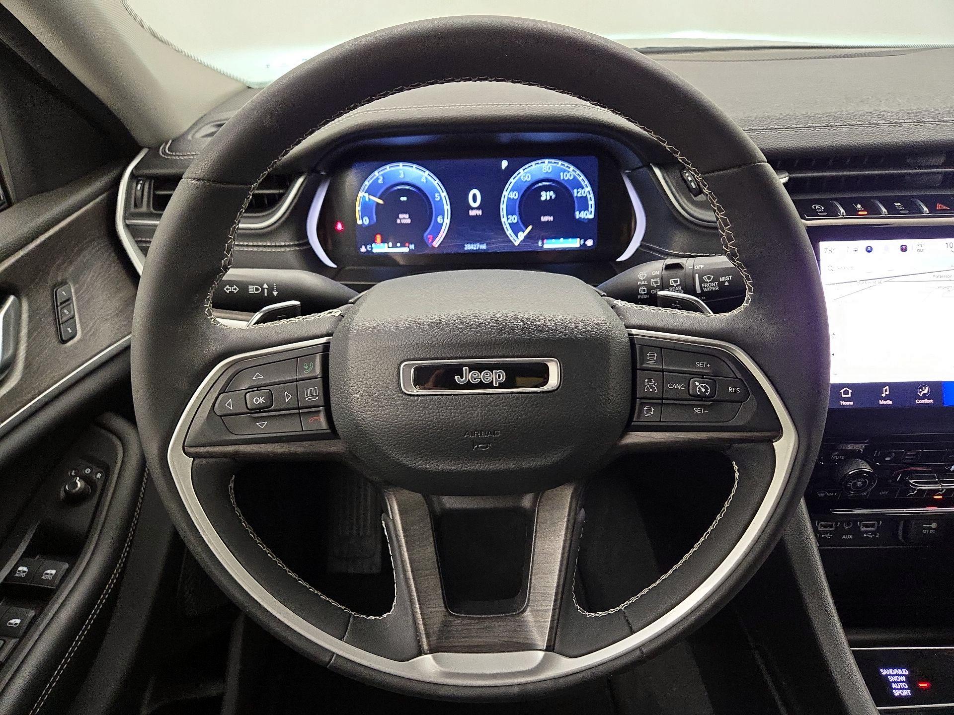 Thumbnail: 2023 Jeep Grand Cherokee - 10