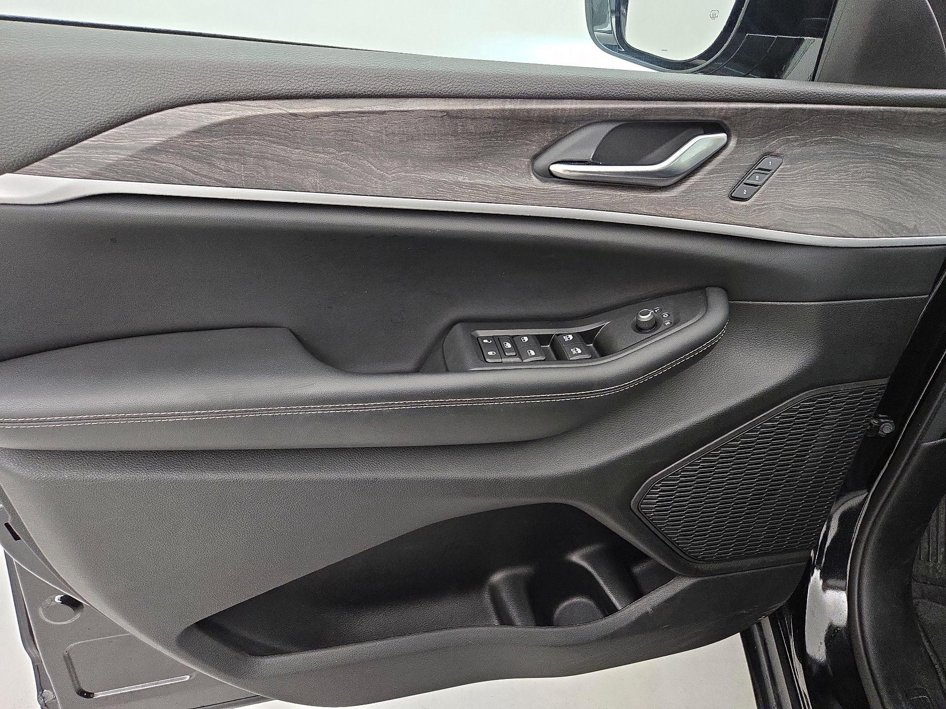 Thumbnail: 2023 Jeep Grand Cherokee - 12