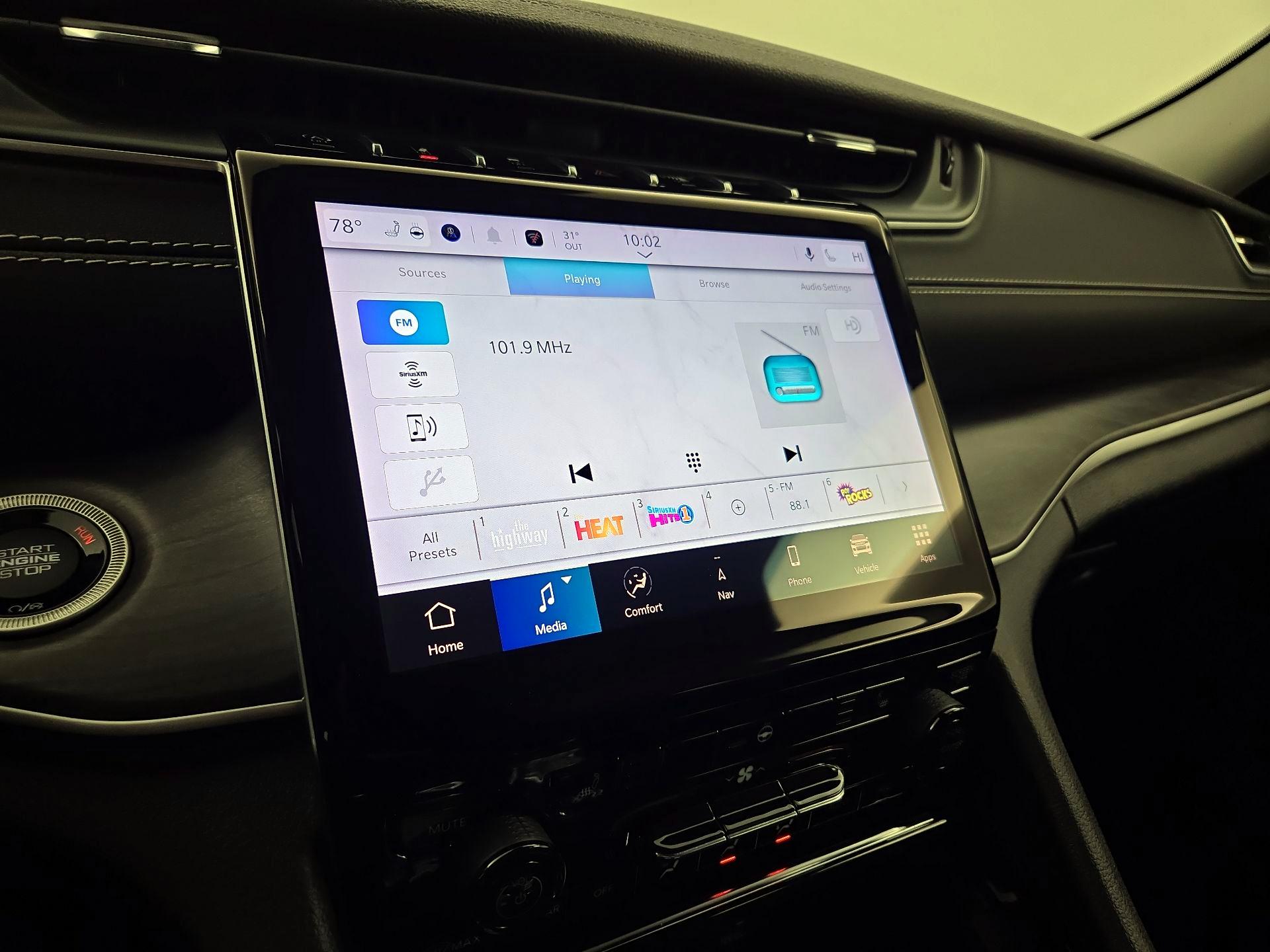 Thumbnail: 2023 Jeep Grand Cherokee - 16