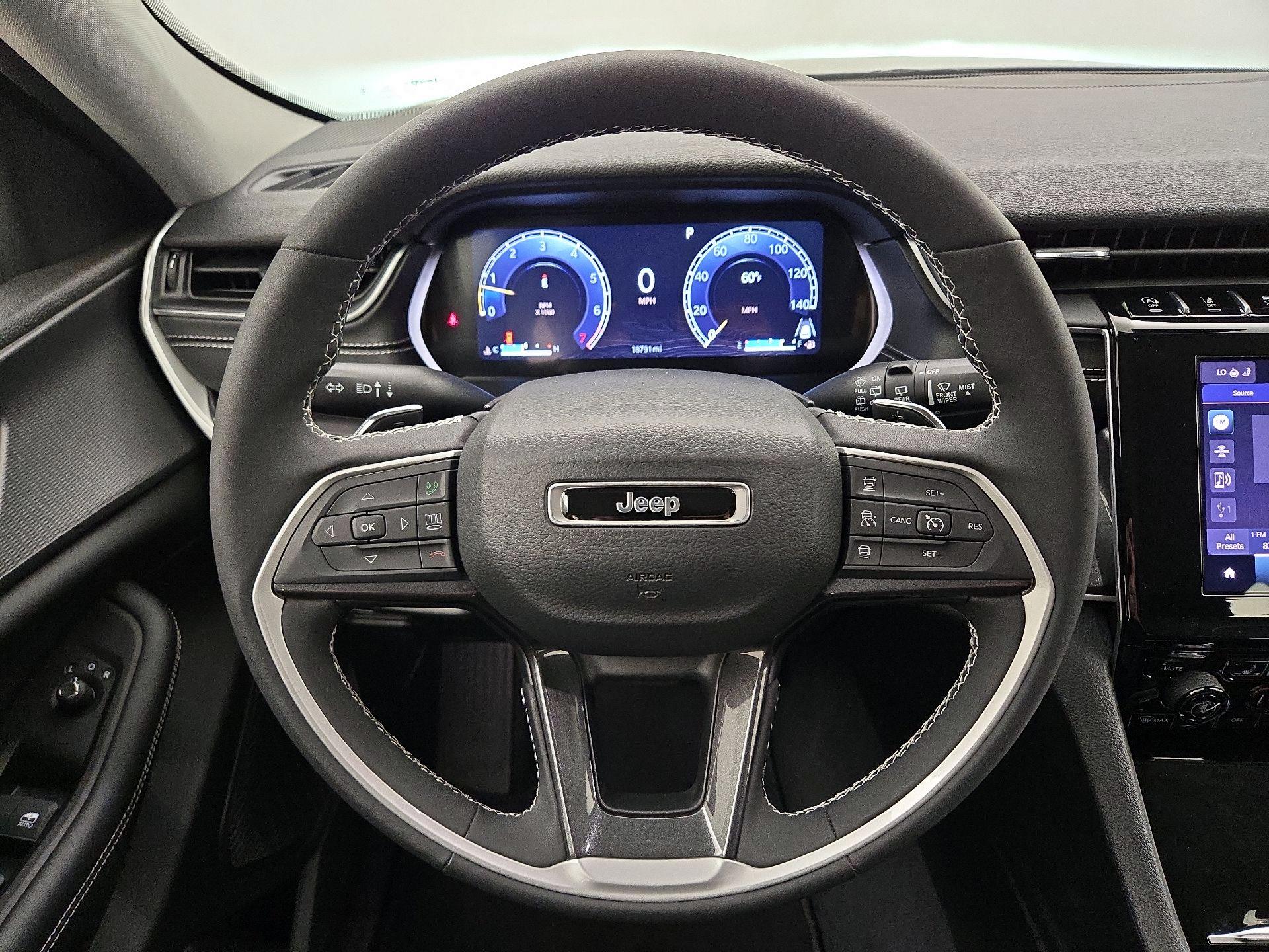 Thumbnail: 2023 Jeep Grand Cherokee - 10