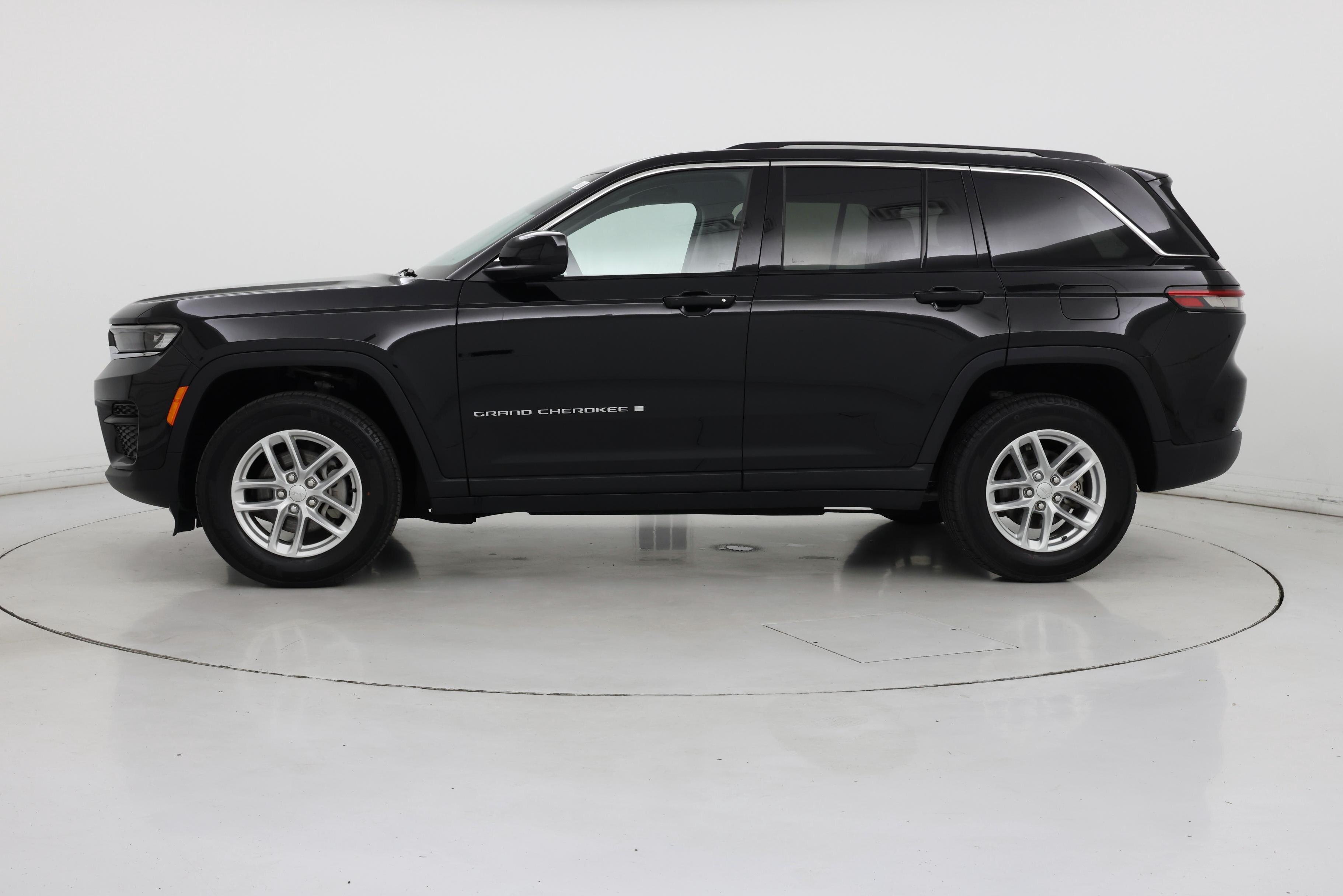 Thumbnail: 2023 Jeep Grand Cherokee - 3