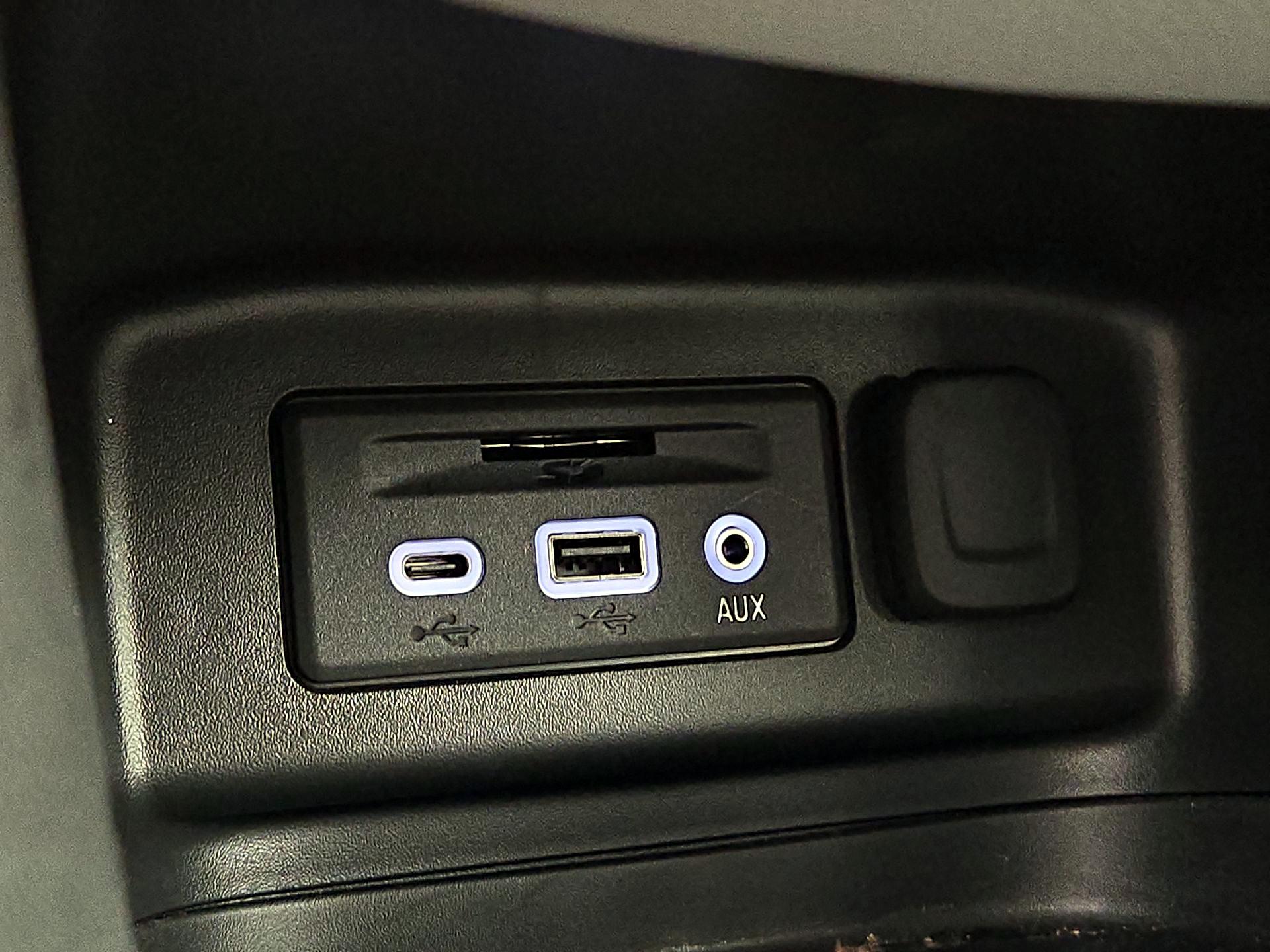 Thumbnail: 2023 Chevrolet Equinox - 18