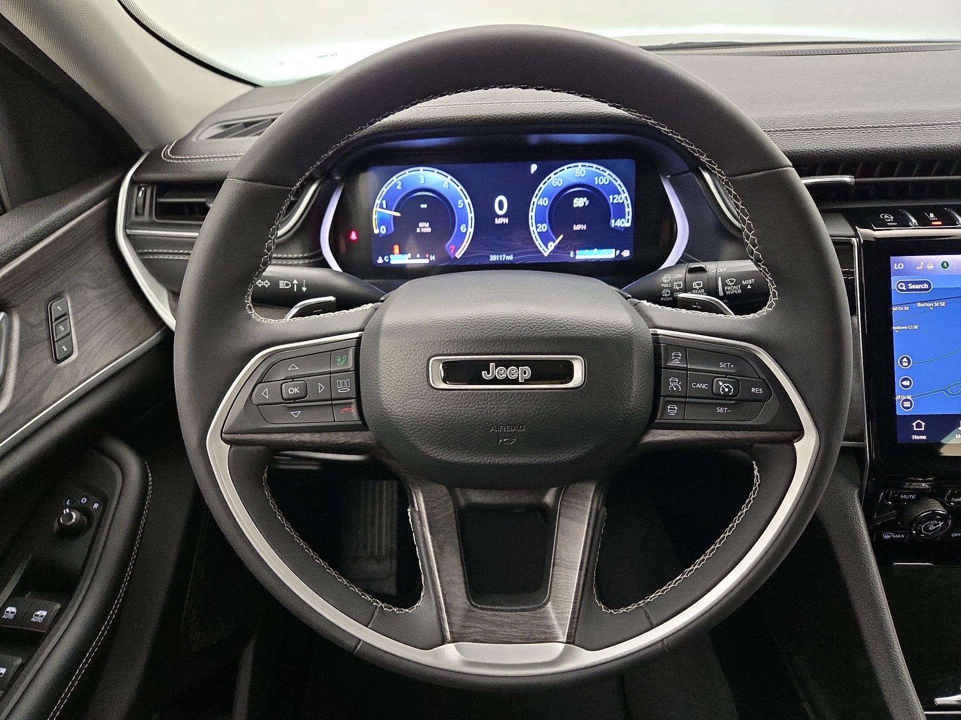 Thumbnail: 2023 Jeep Grand Cherokee - 10
