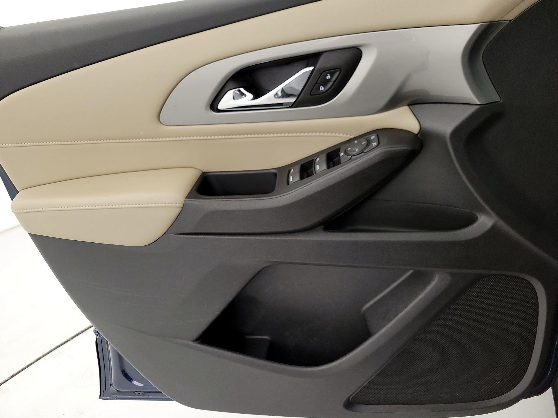 Thumbnail: 2023 Chevrolet Traverse - 12