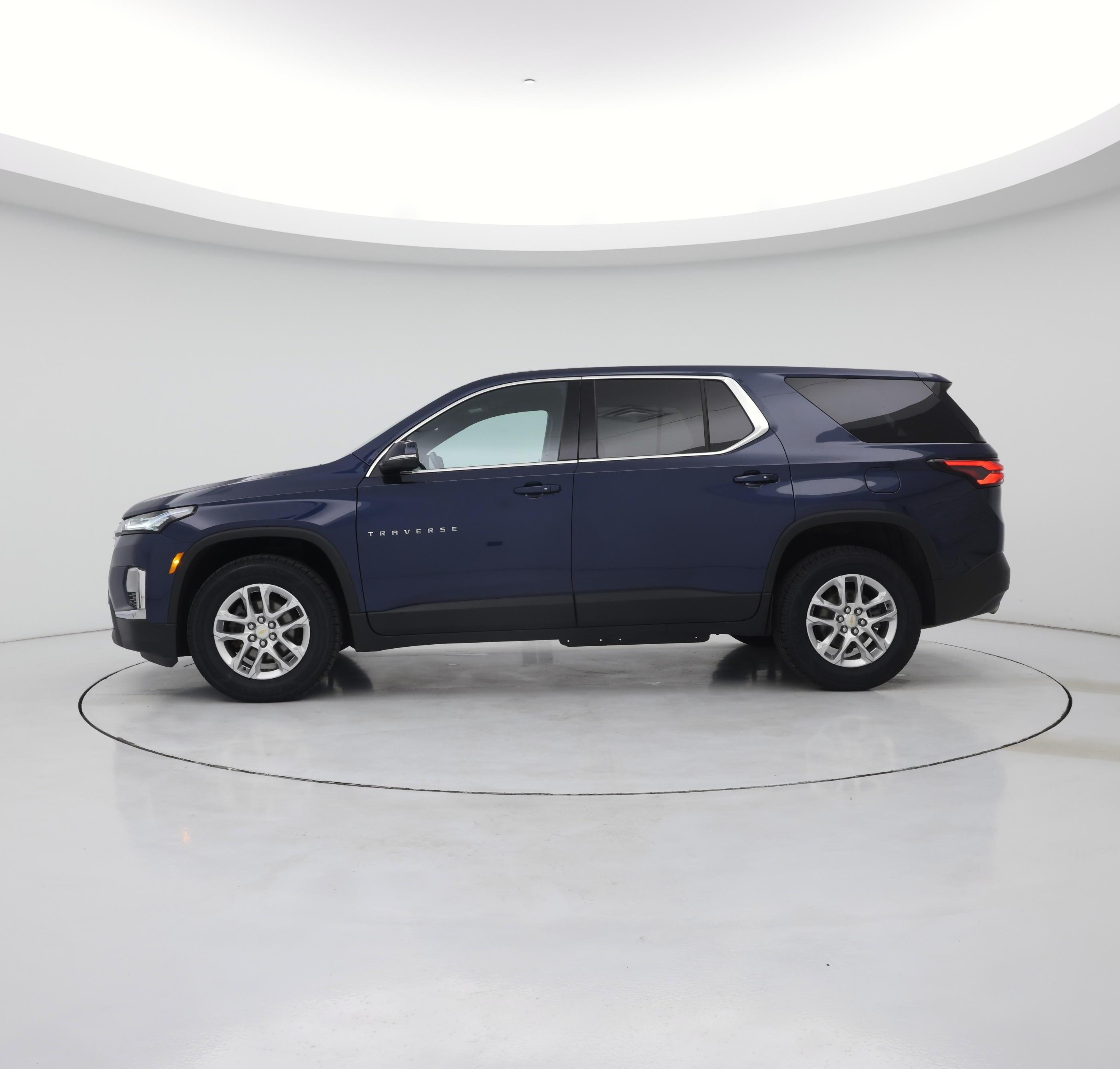 Thumbnail: 2023 Chevrolet Traverse - 3