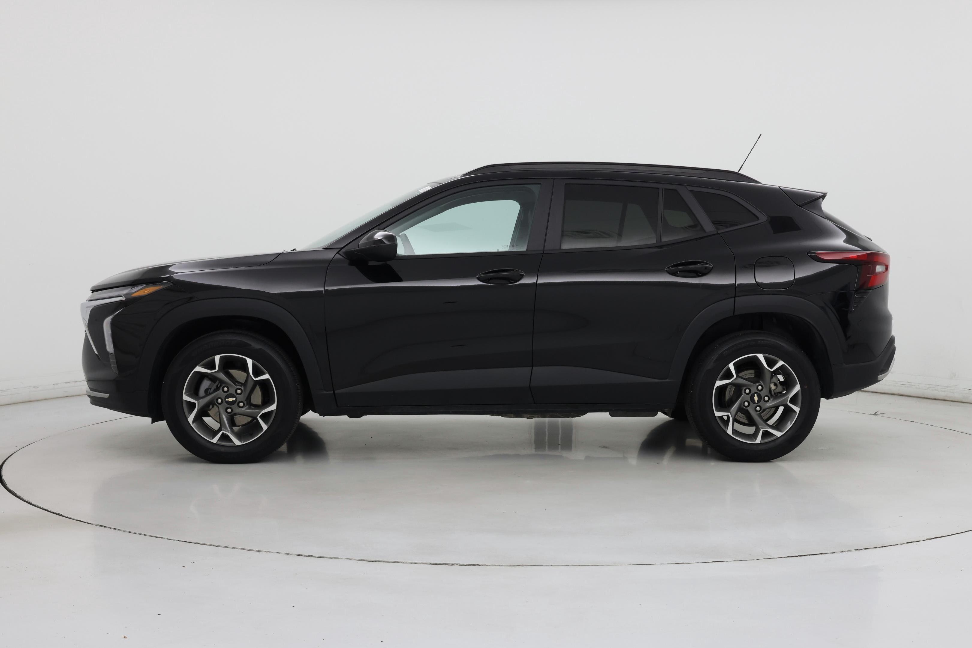 Thumbnail: 2024 Chevrolet Trax - 3