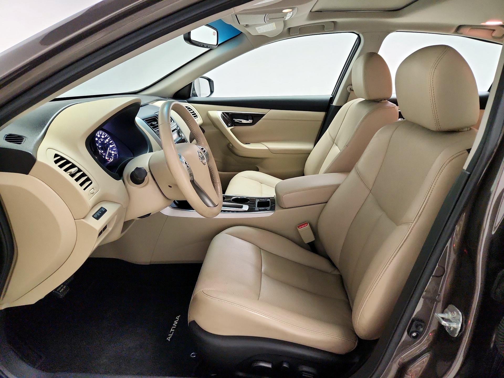 Thumbnail: 2015 Nissan Altima - 11