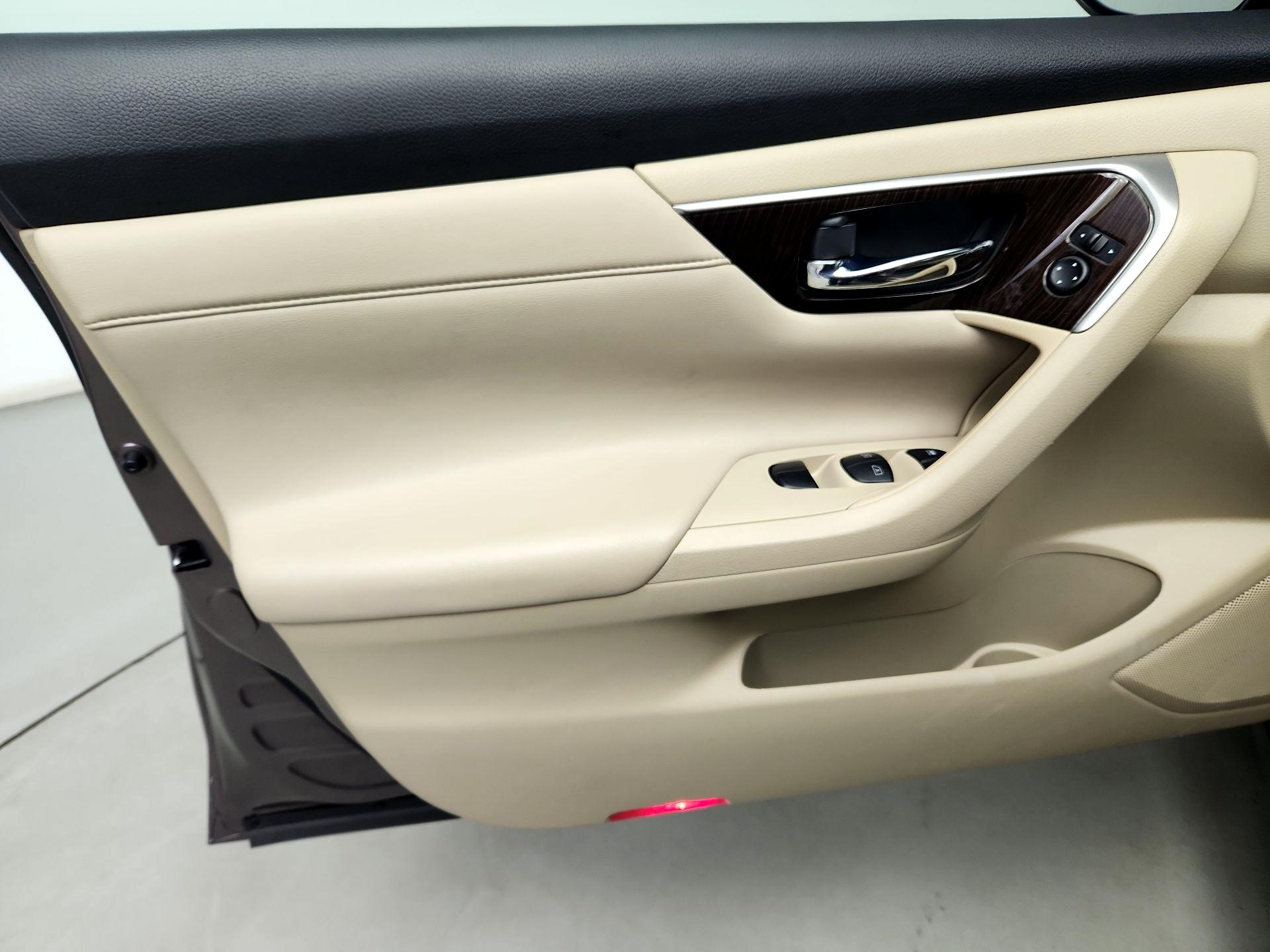 Thumbnail: 2015 Nissan Altima - 12