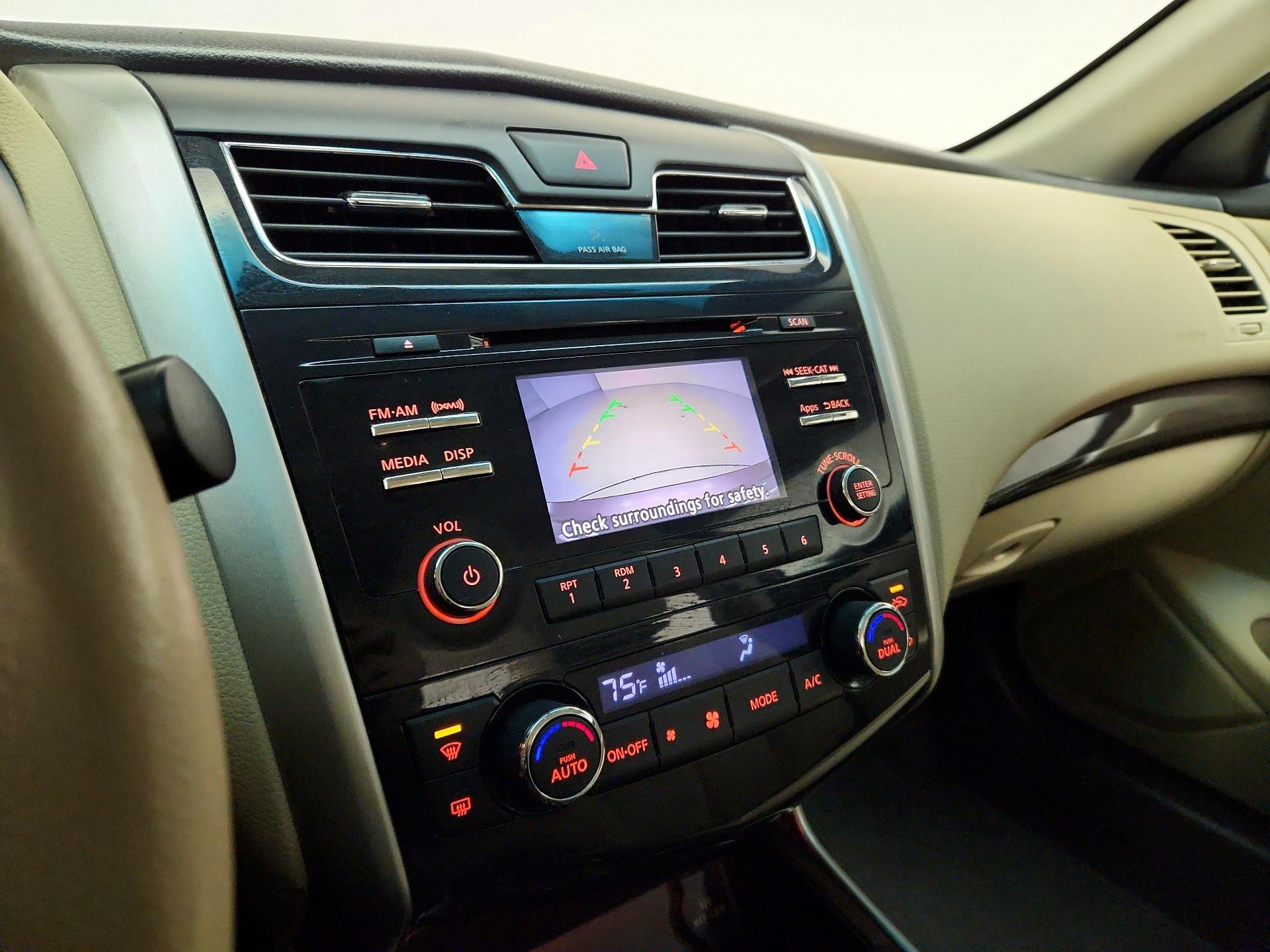 Thumbnail: 2015 Nissan Altima - 14