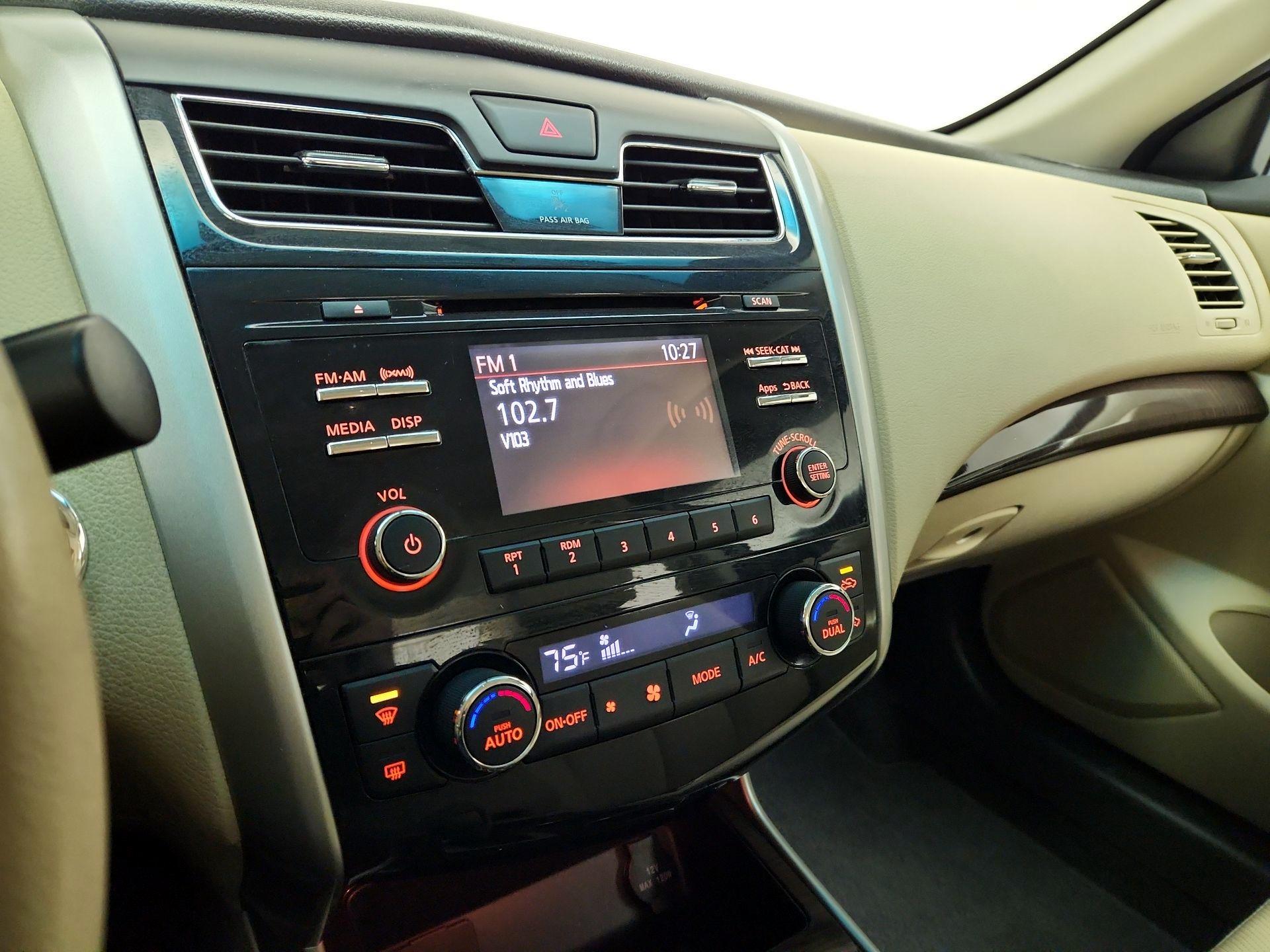 Thumbnail: 2015 Nissan Altima - 15