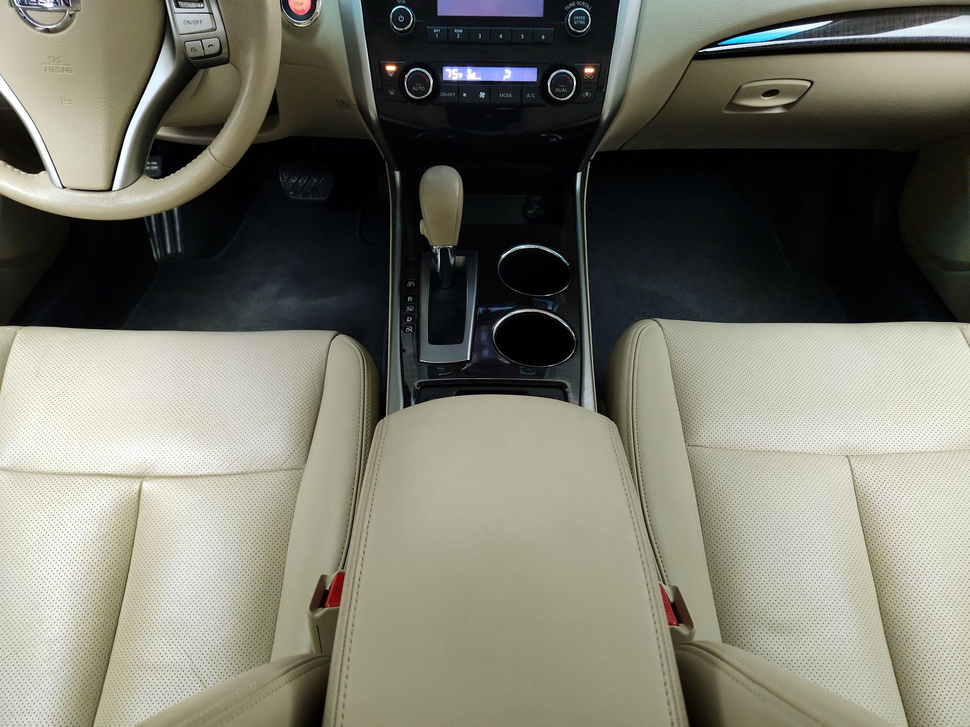 Thumbnail: 2015 Nissan Altima - 17