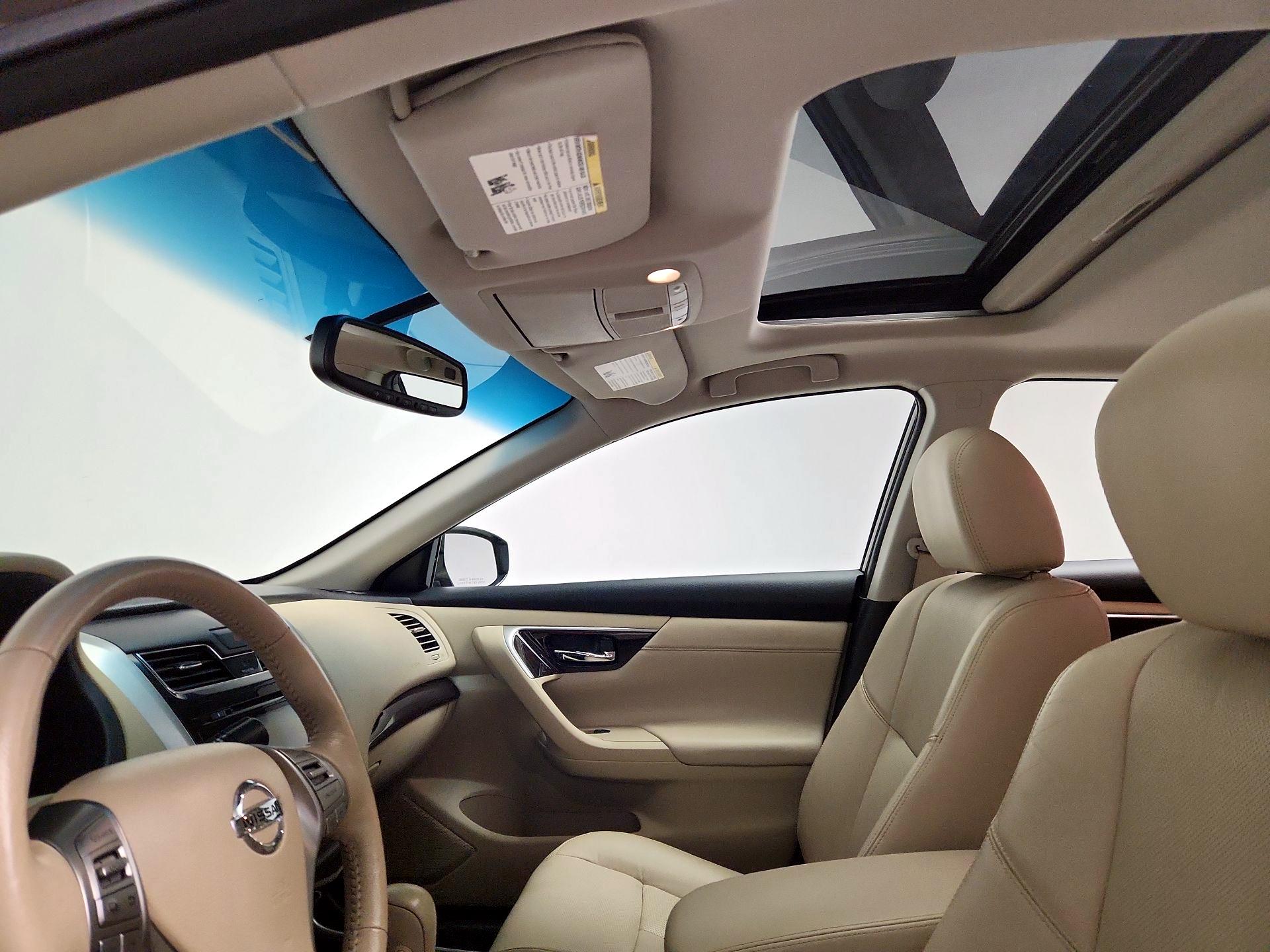 Thumbnail: 2015 Nissan Altima - 19