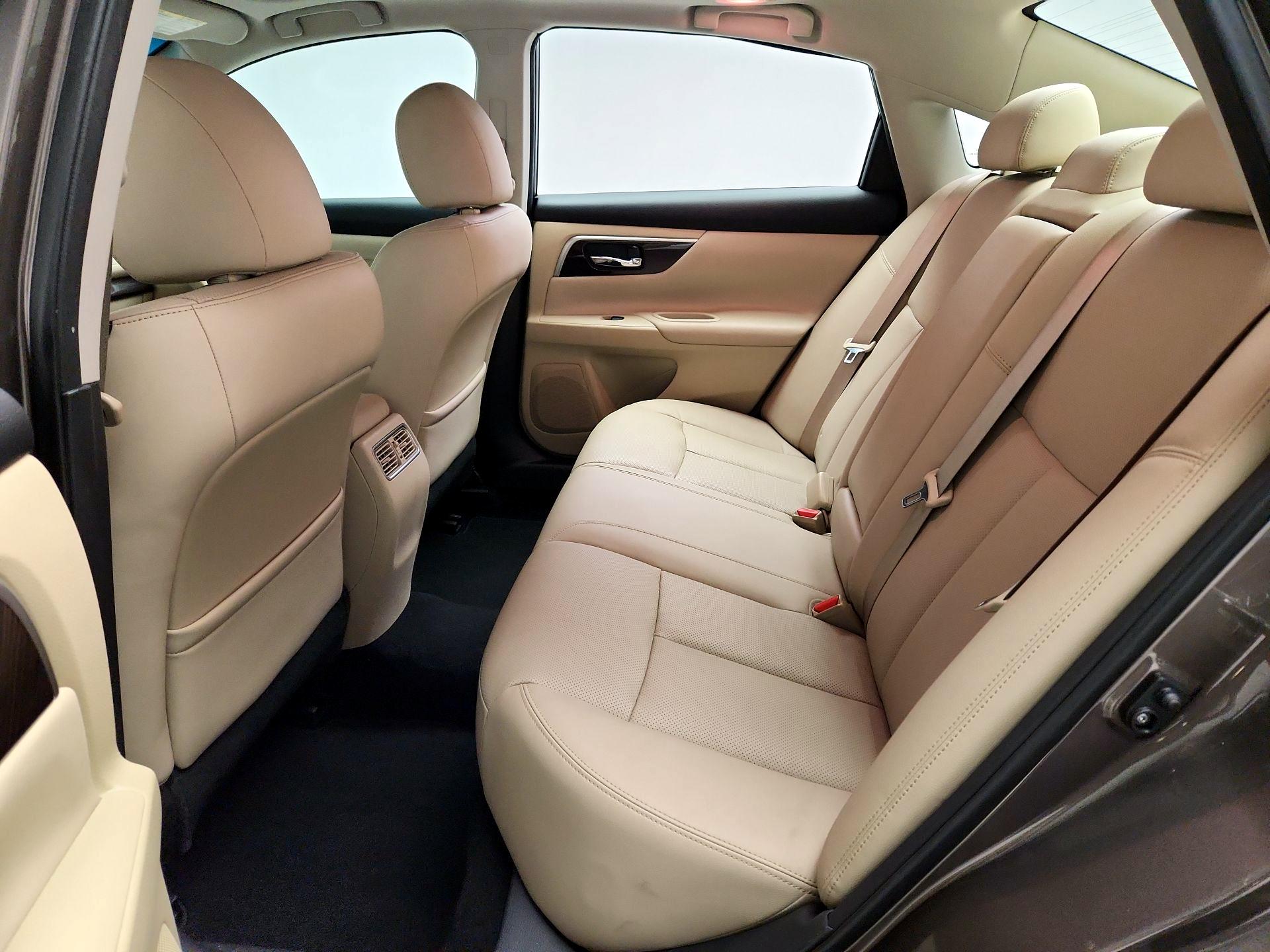 Thumbnail: 2015 Nissan Altima - 20