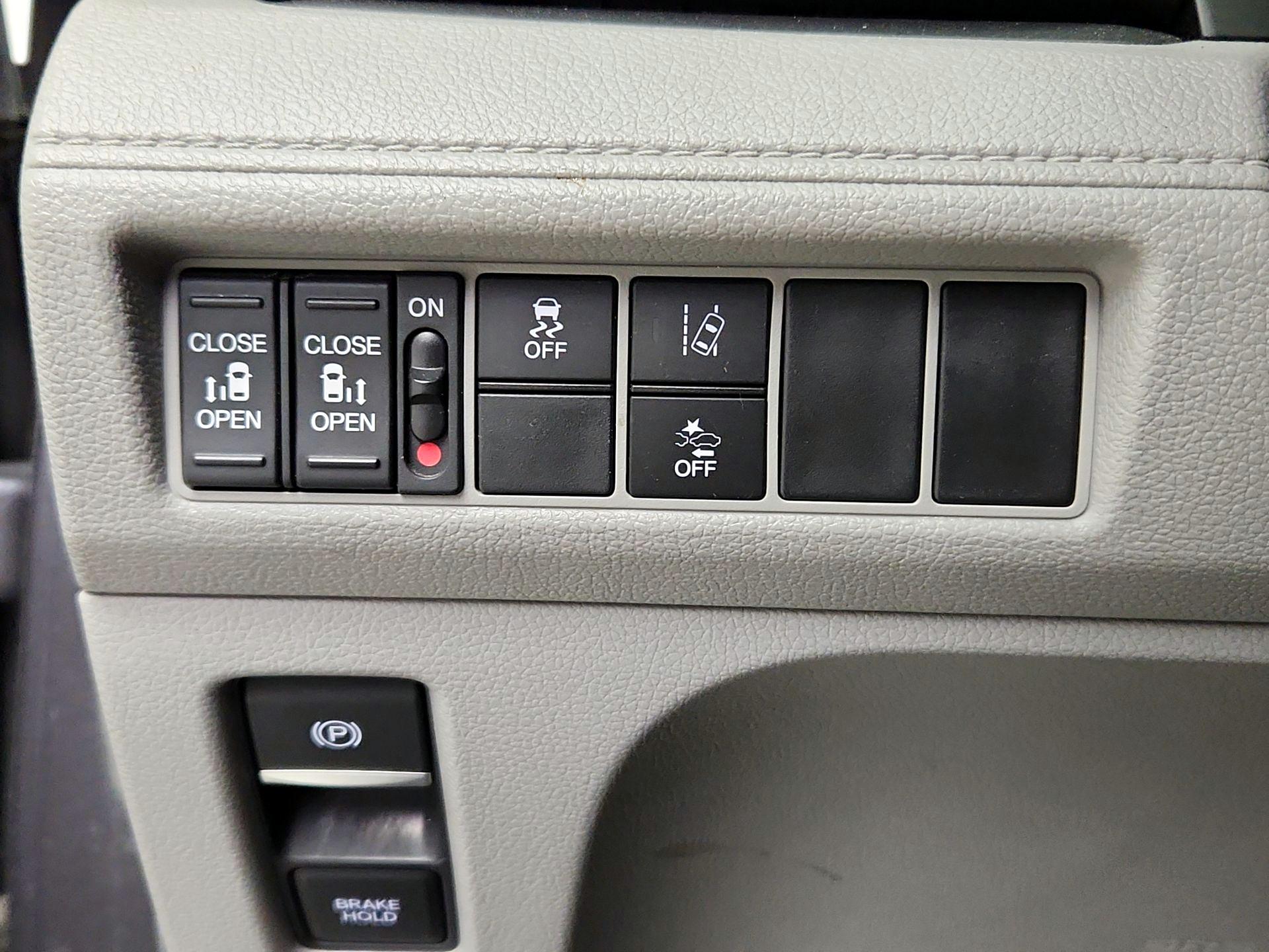 Thumbnail: 2019 Honda Odyssey - 13