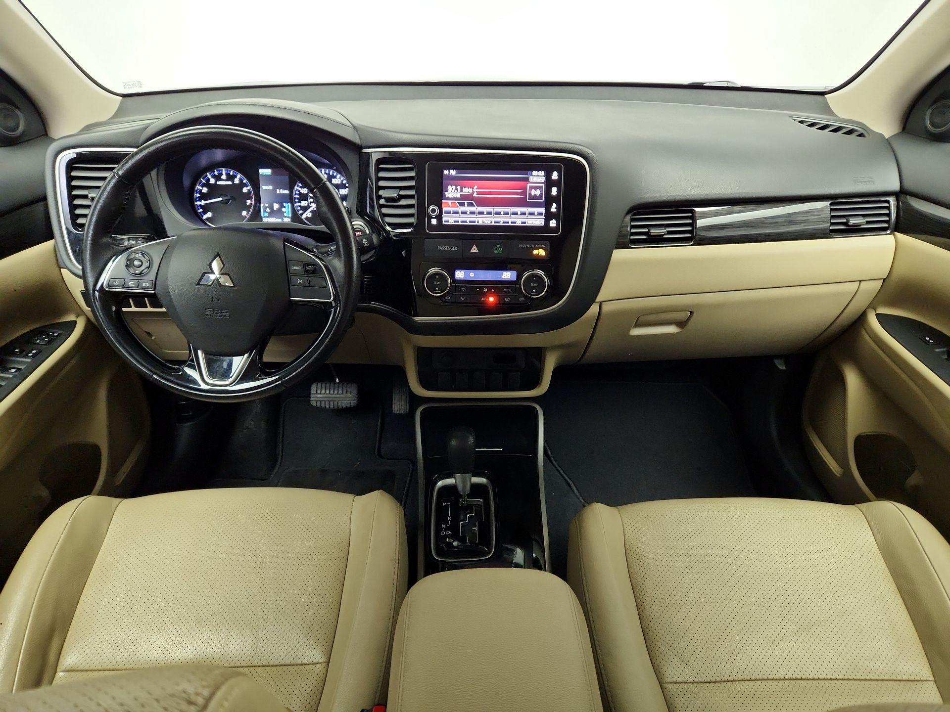 Thumbnail: 2017 Mitsubishi Outlander - 9