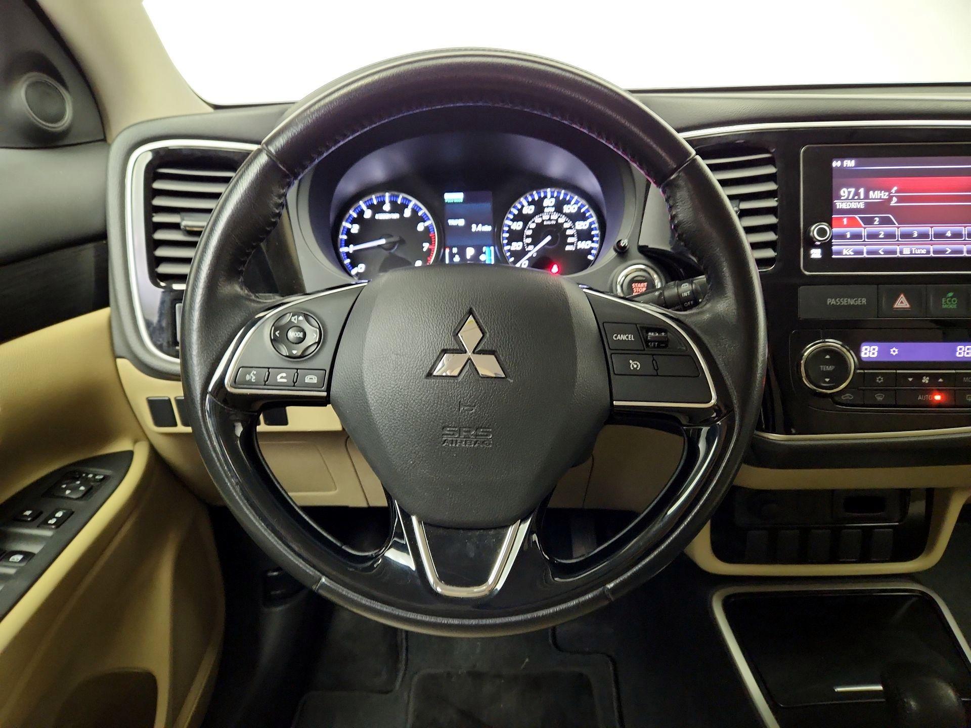 Thumbnail: 2017 Mitsubishi Outlander - 10