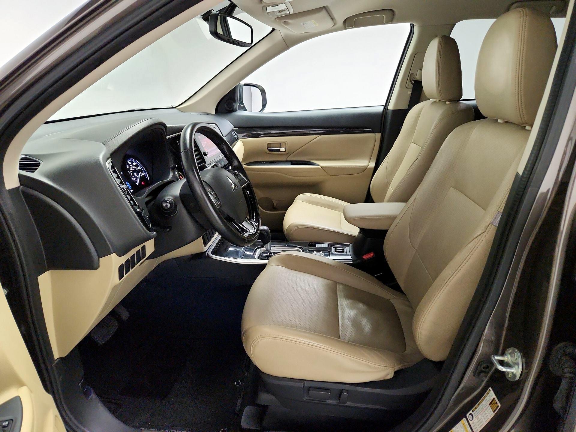 Thumbnail: 2017 Mitsubishi Outlander - 11