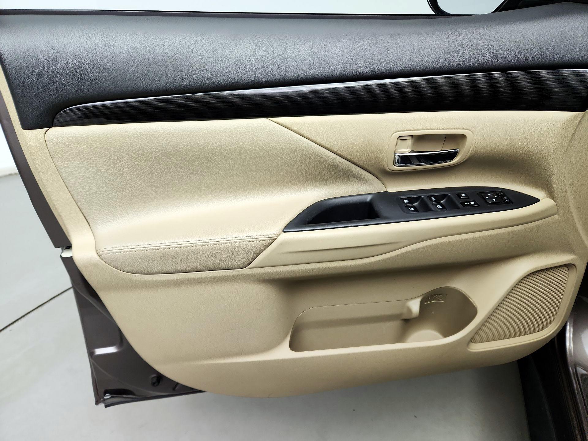 Thumbnail: 2017 Mitsubishi Outlander - 12