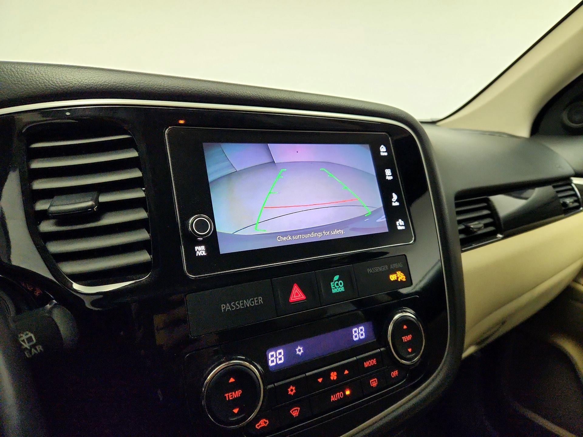 Thumbnail: 2017 Mitsubishi Outlander - 14