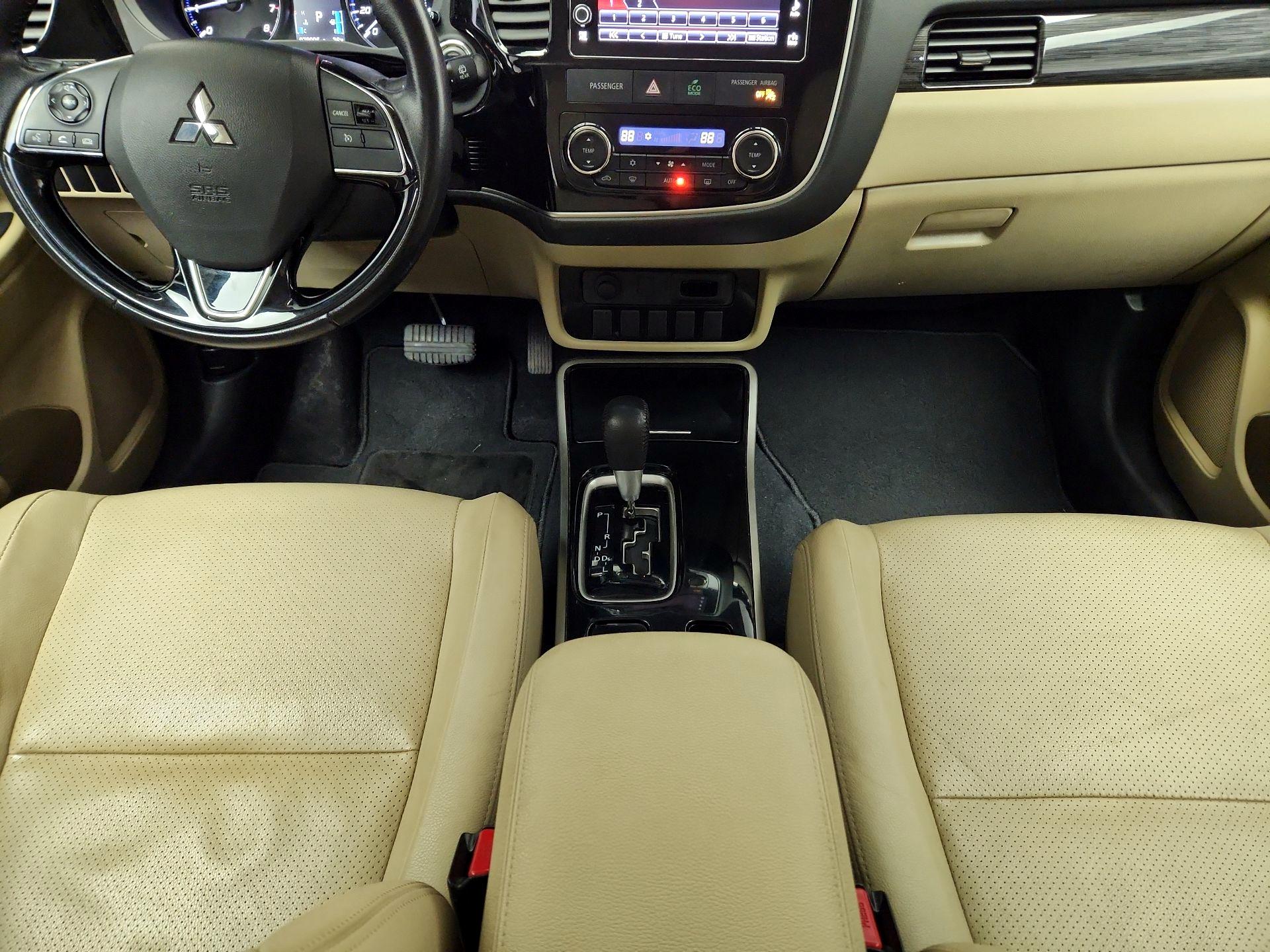 Thumbnail: 2017 Mitsubishi Outlander - 17