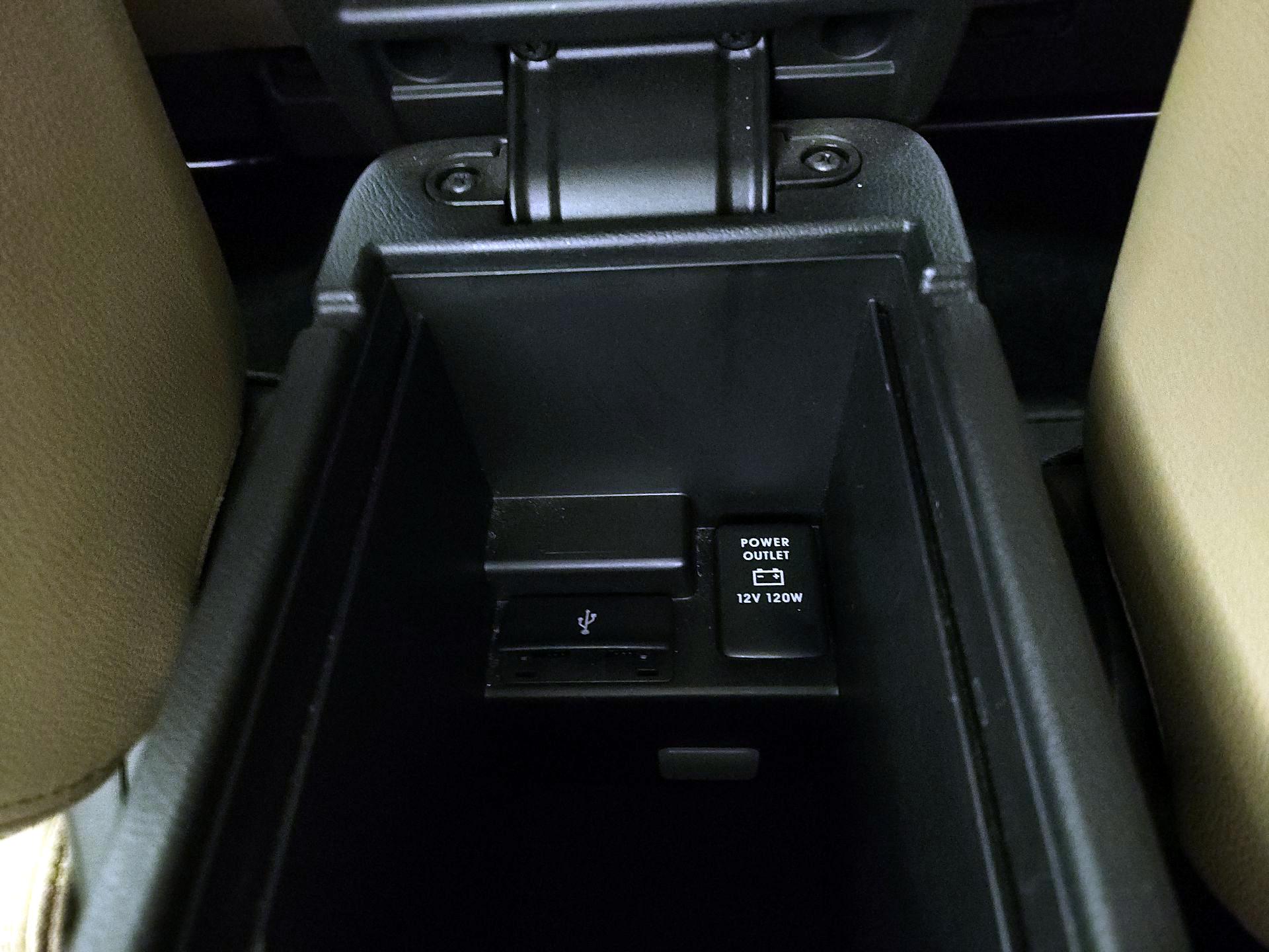 Thumbnail: 2017 Mitsubishi Outlander - 18