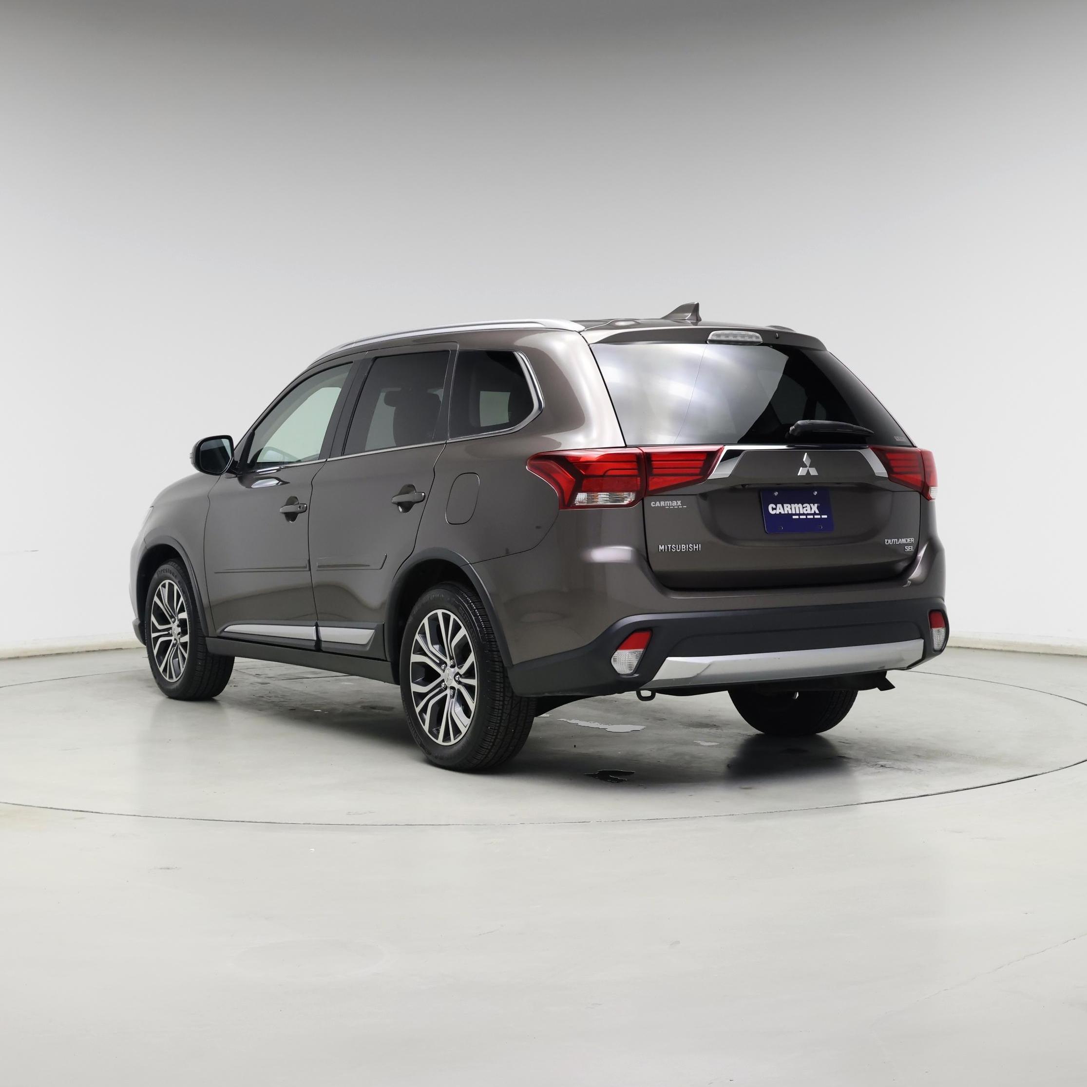 Thumbnail: 2017 Mitsubishi Outlander - 2