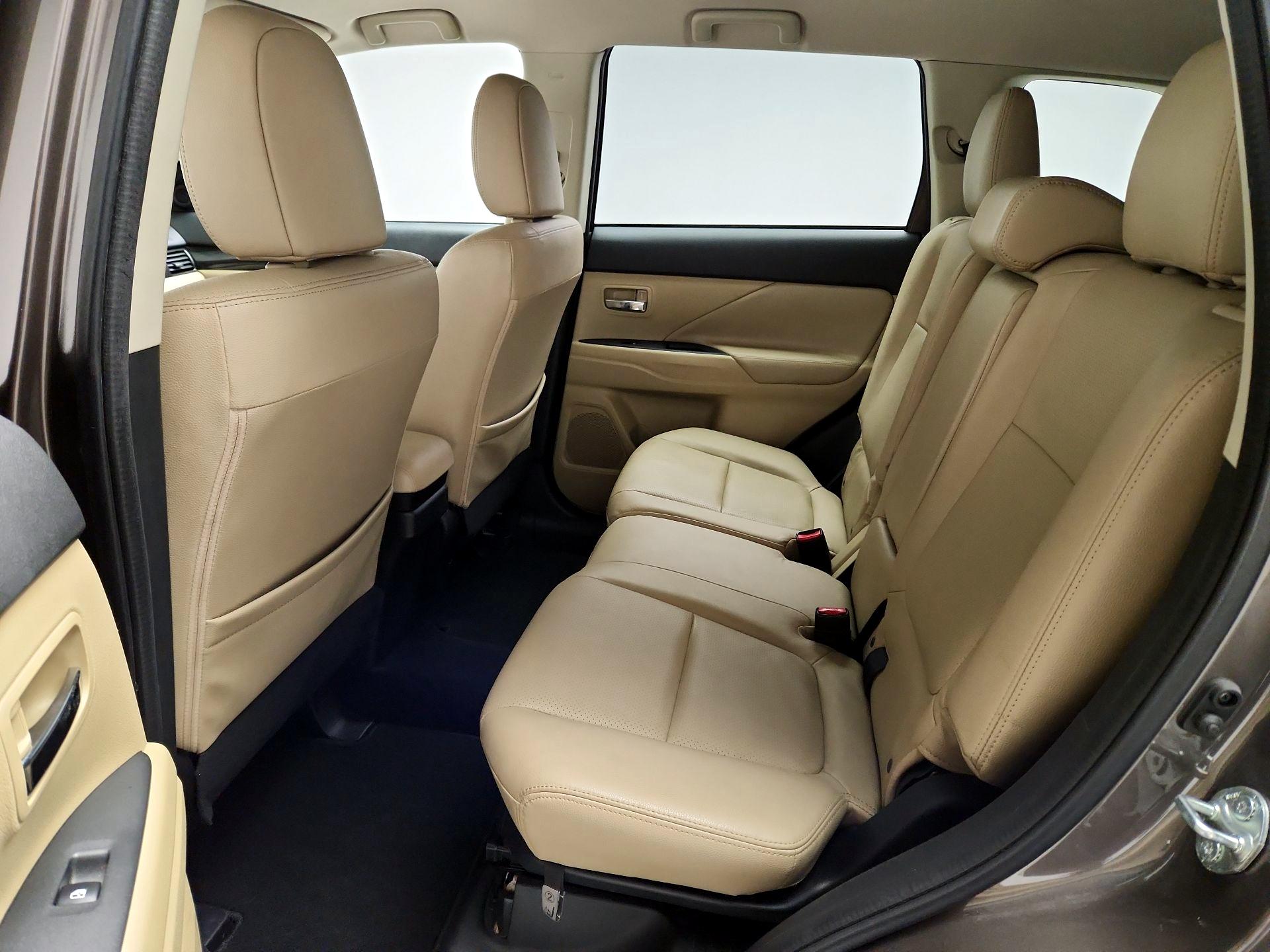 Thumbnail: 2017 Mitsubishi Outlander - 19