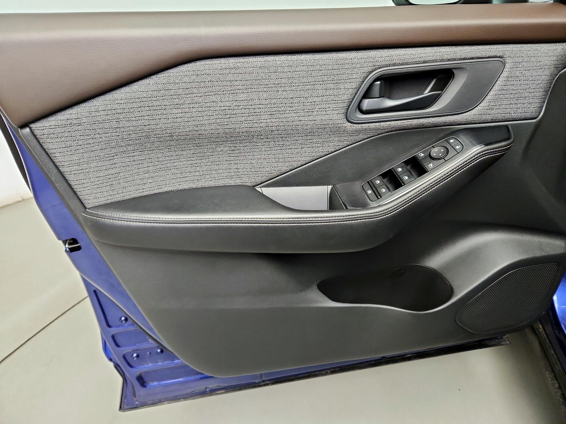 Thumbnail: 2022 Nissan Rogue - 12