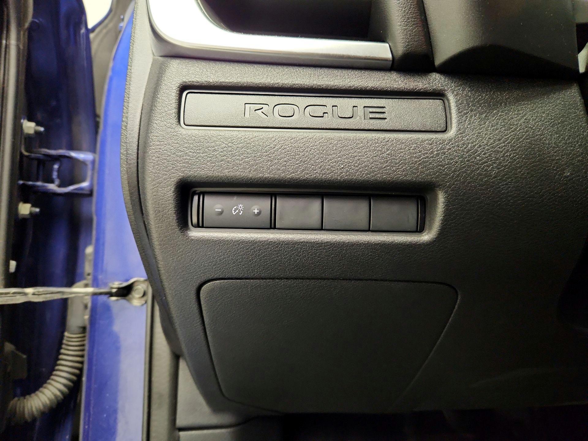 Thumbnail: 2022 Nissan Rogue - 13