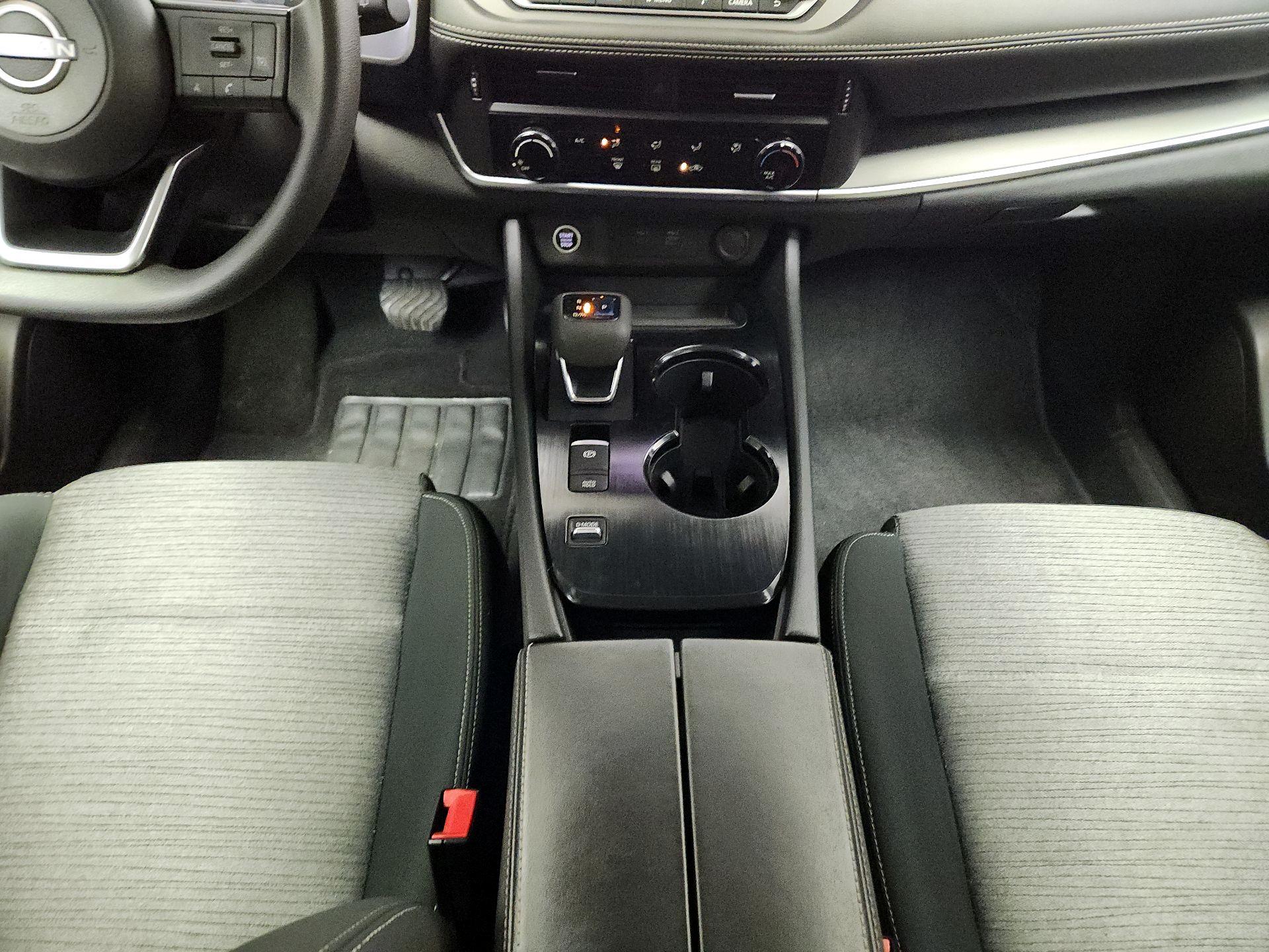 Thumbnail: 2022 Nissan Rogue - 17