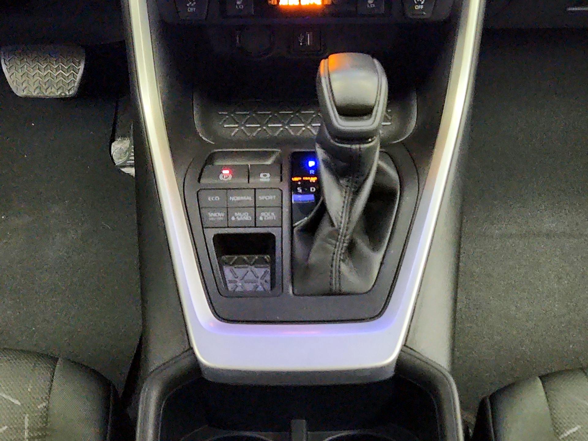 Thumbnail: 2023 Toyota RAV4 - 17