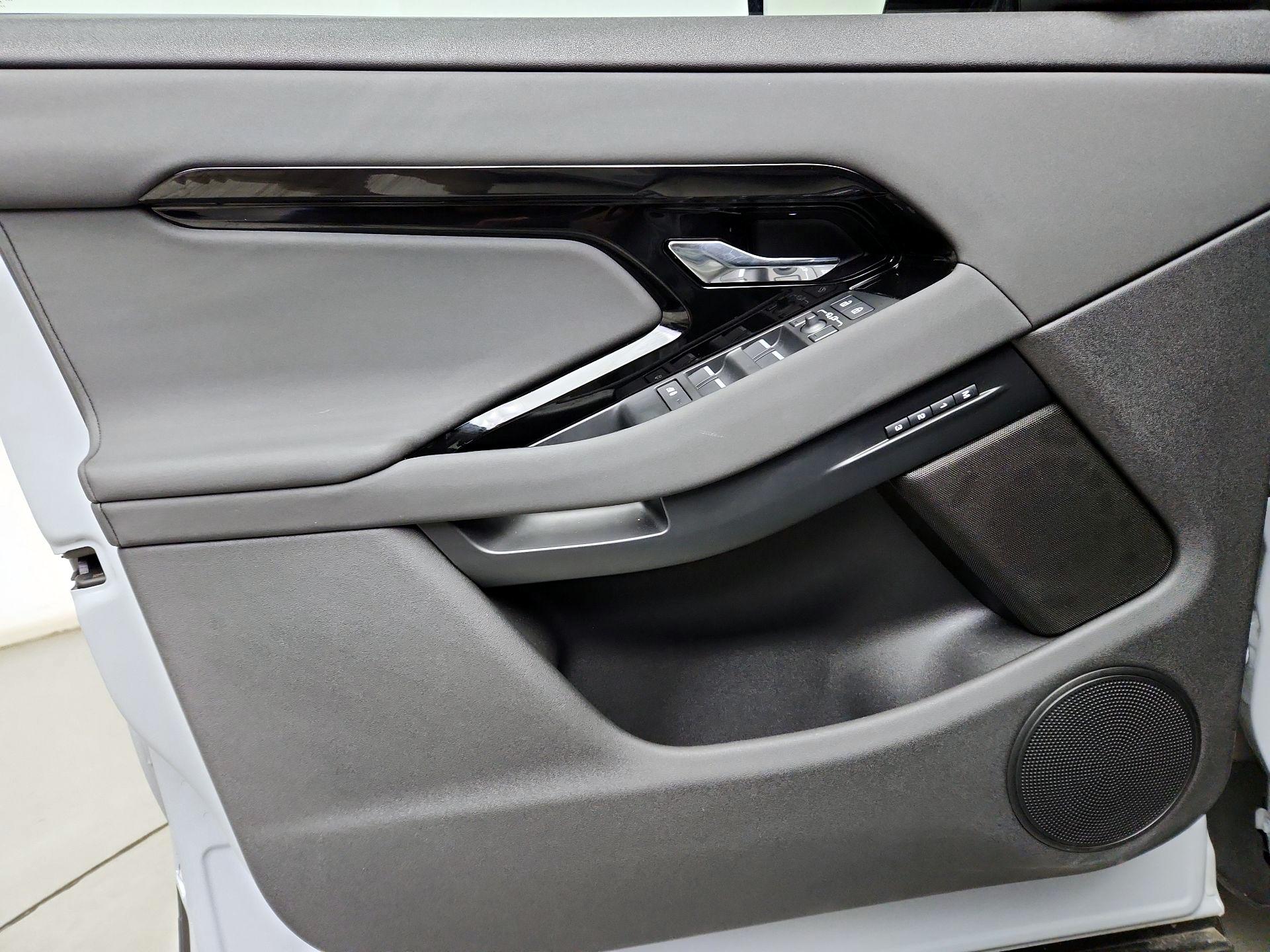 Thumbnail: 2025 Land Rover Range Rover Evoque - 12