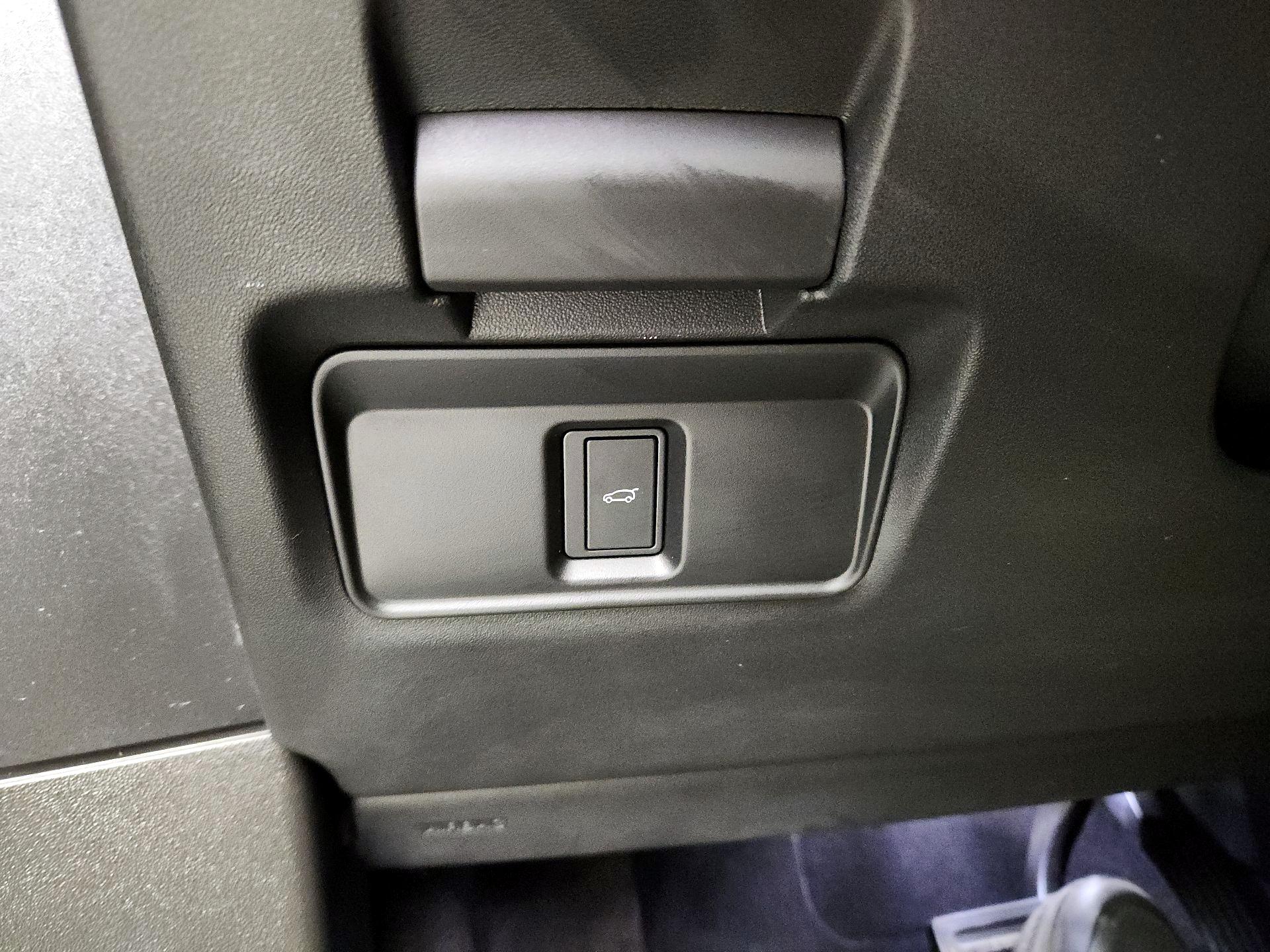 Thumbnail: 2025 Land Rover Range Rover Evoque - 13