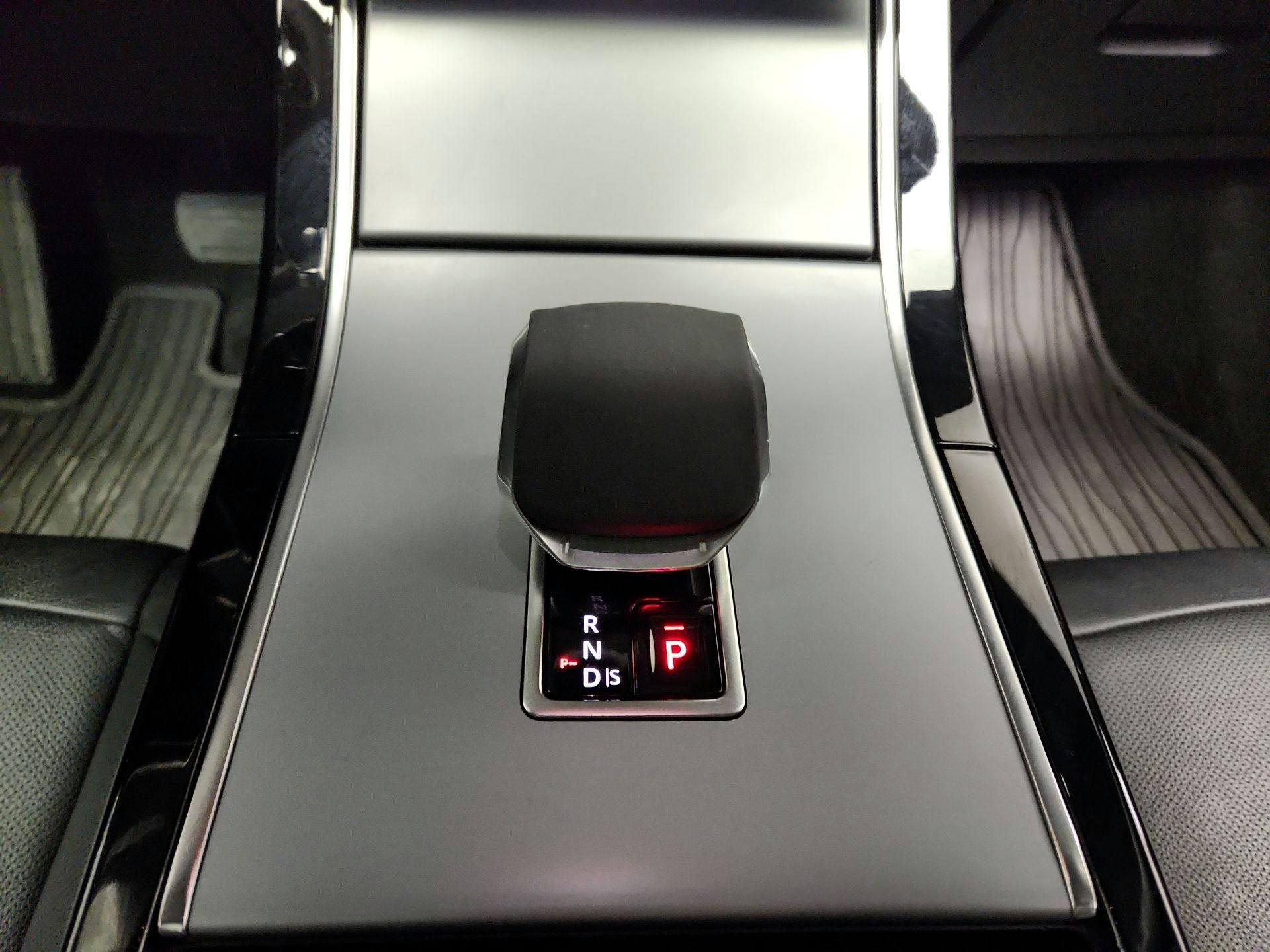 Thumbnail: 2025 Land Rover Range Rover Evoque - 18