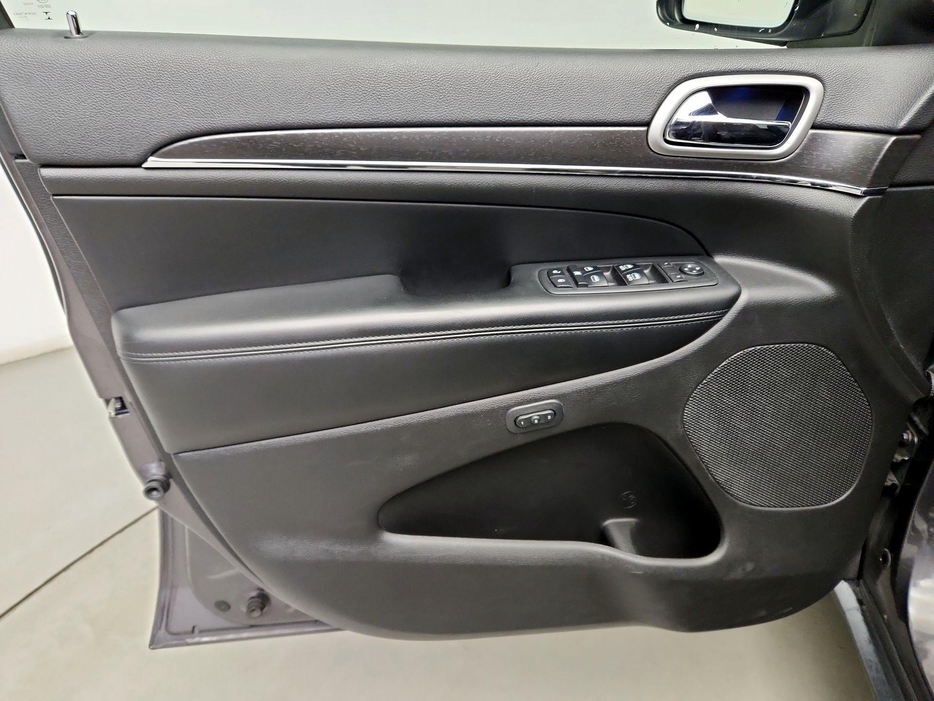 Thumbnail: 2018 Jeep Grand Cherokee - 12