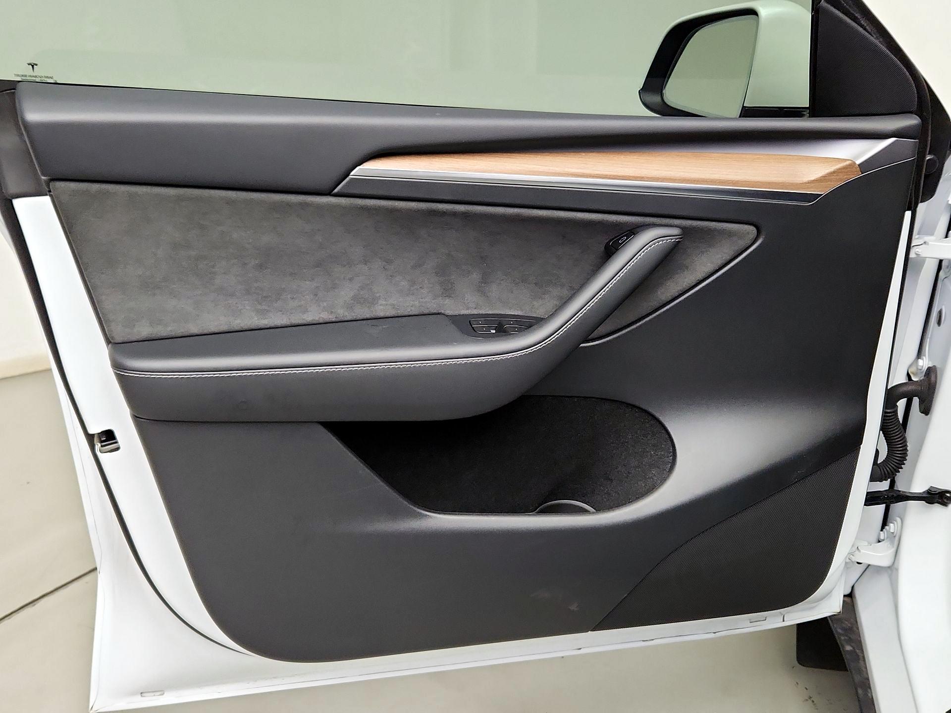 Thumbnail: 2023 Tesla Model Y - 12