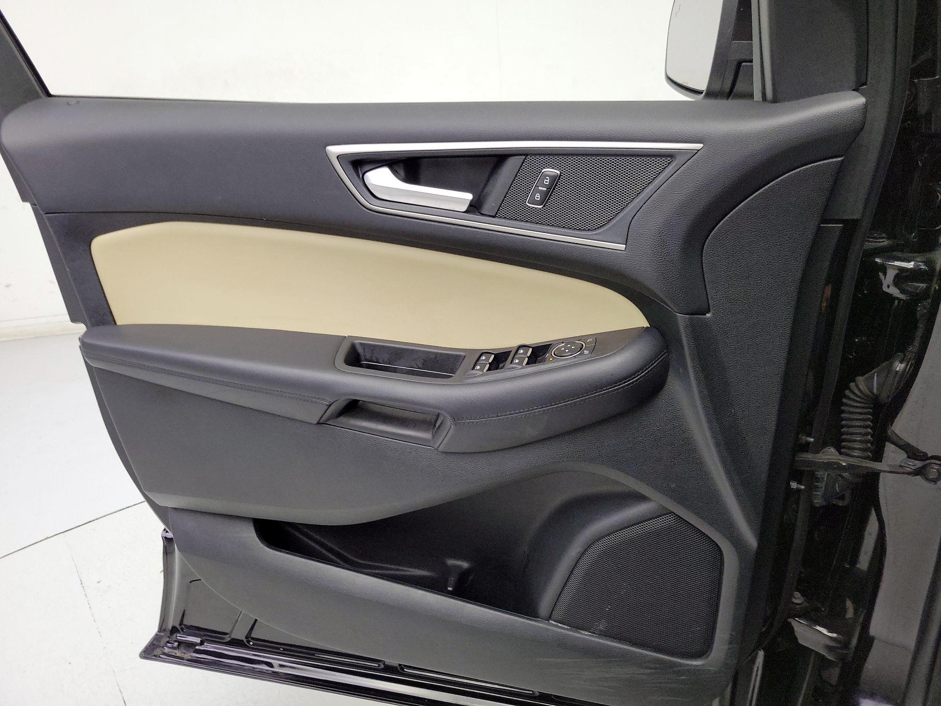 Thumbnail: 2022 Ford Edge - 12