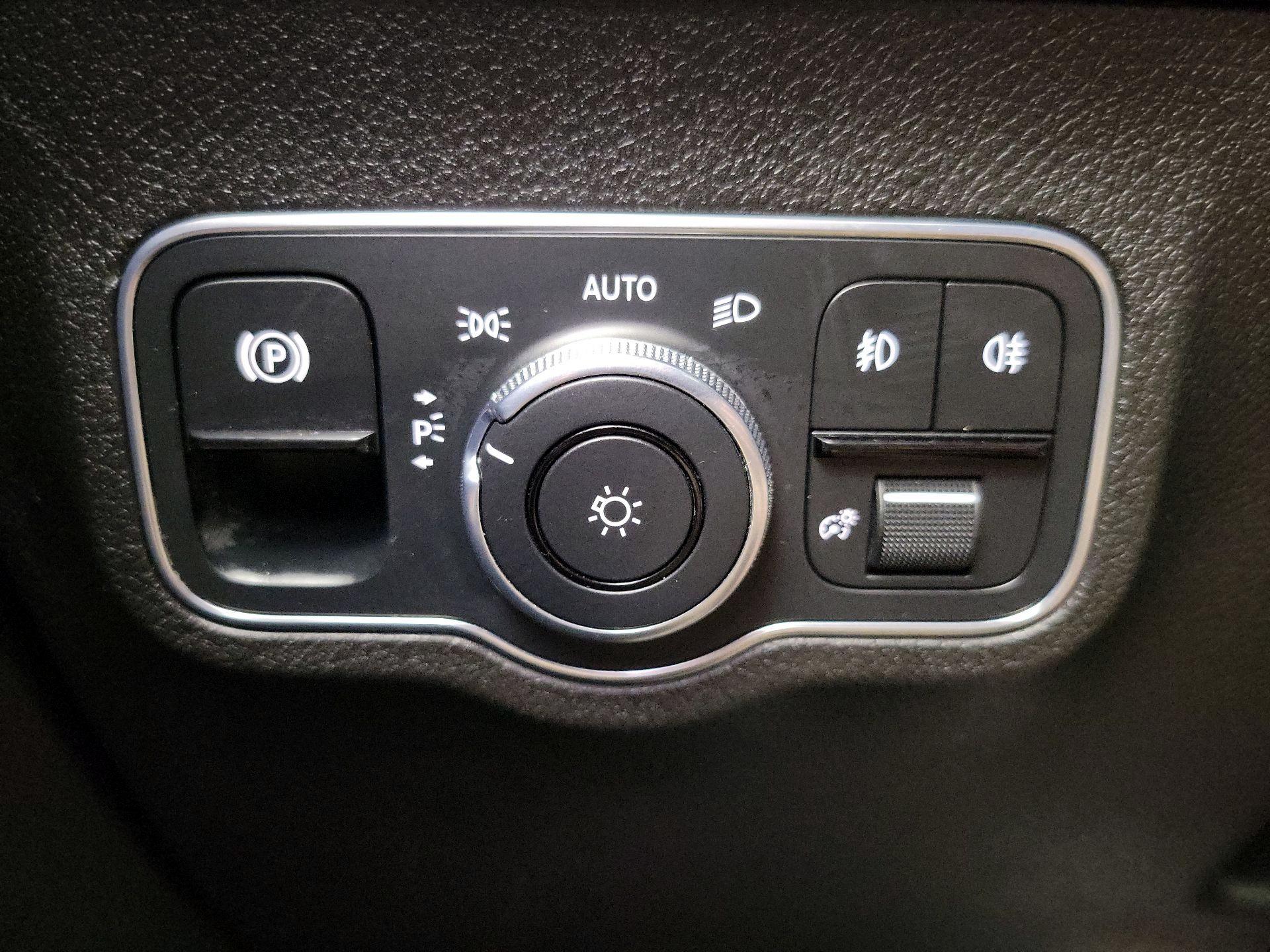 Thumbnail: 2020 Mercedes-Benz GLB - 13