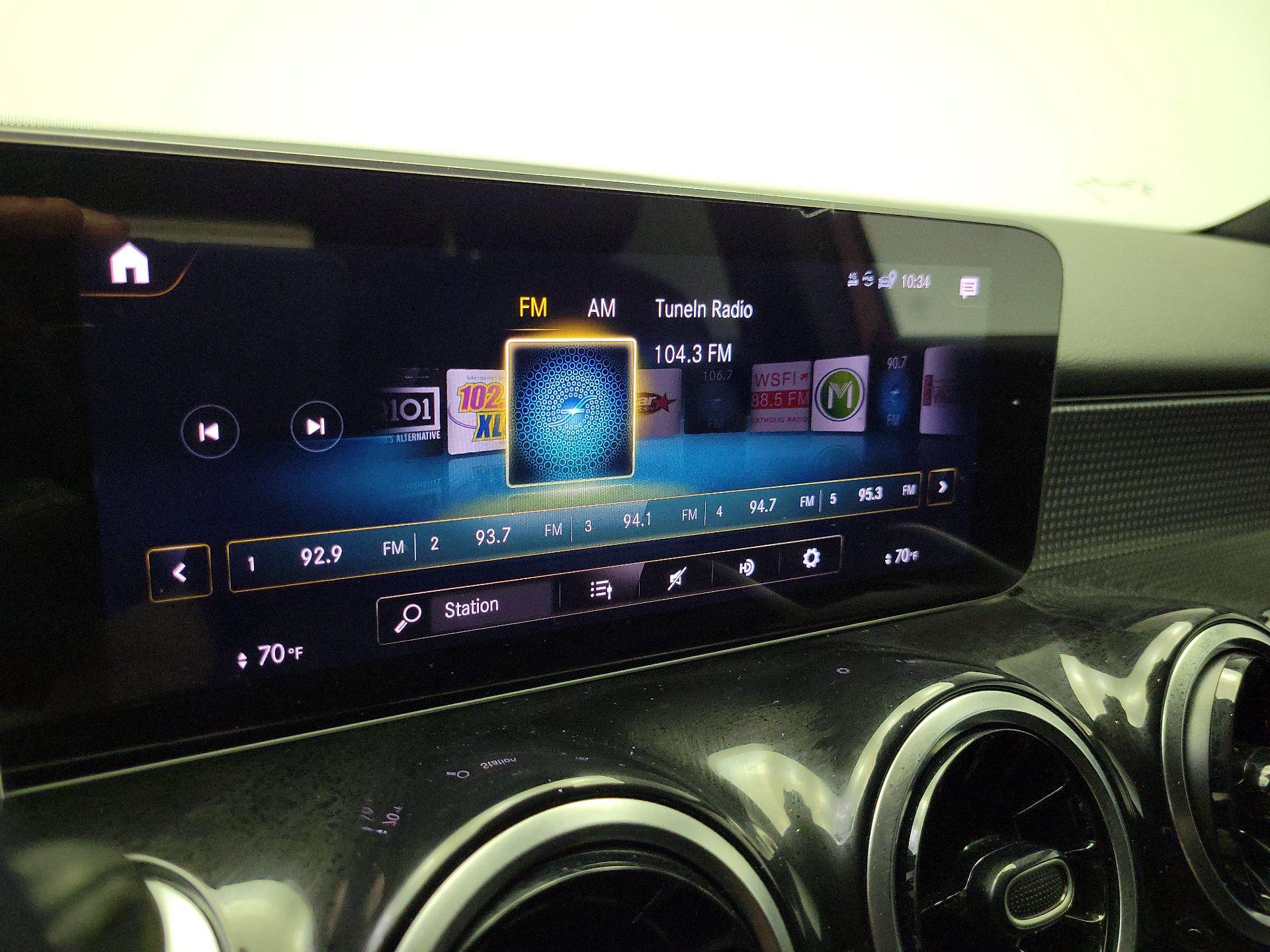 Thumbnail: 2020 Mercedes-Benz GLB - 16