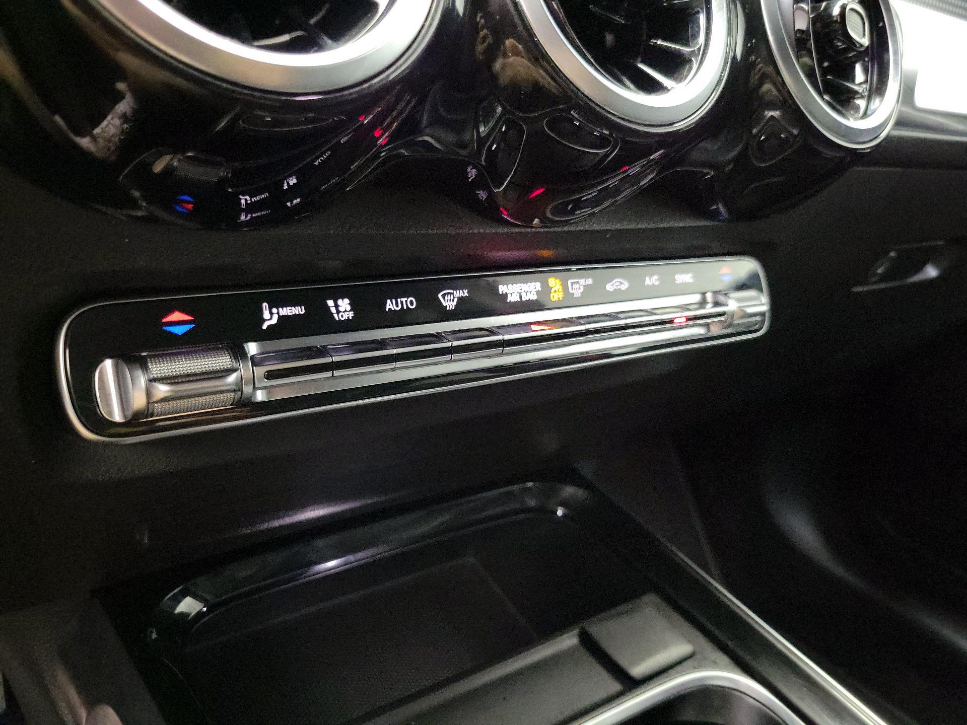 Thumbnail: 2020 Mercedes-Benz GLB - 17