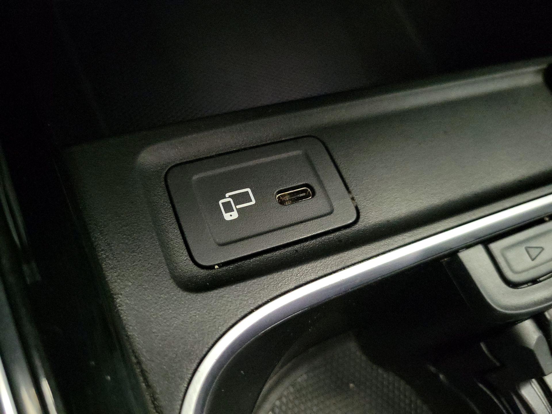 Thumbnail: 2020 Mercedes-Benz GLB - 19