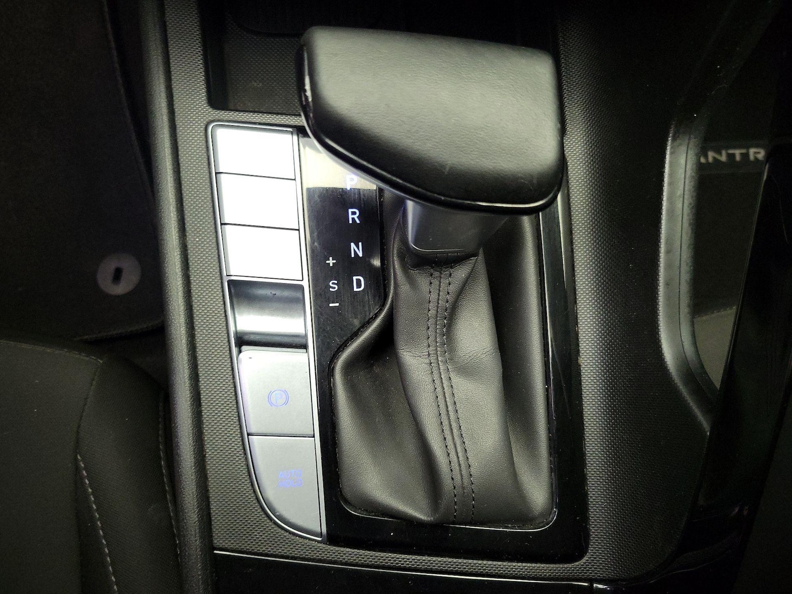 2024 Hyundai Elantra SEL - Photo 19
