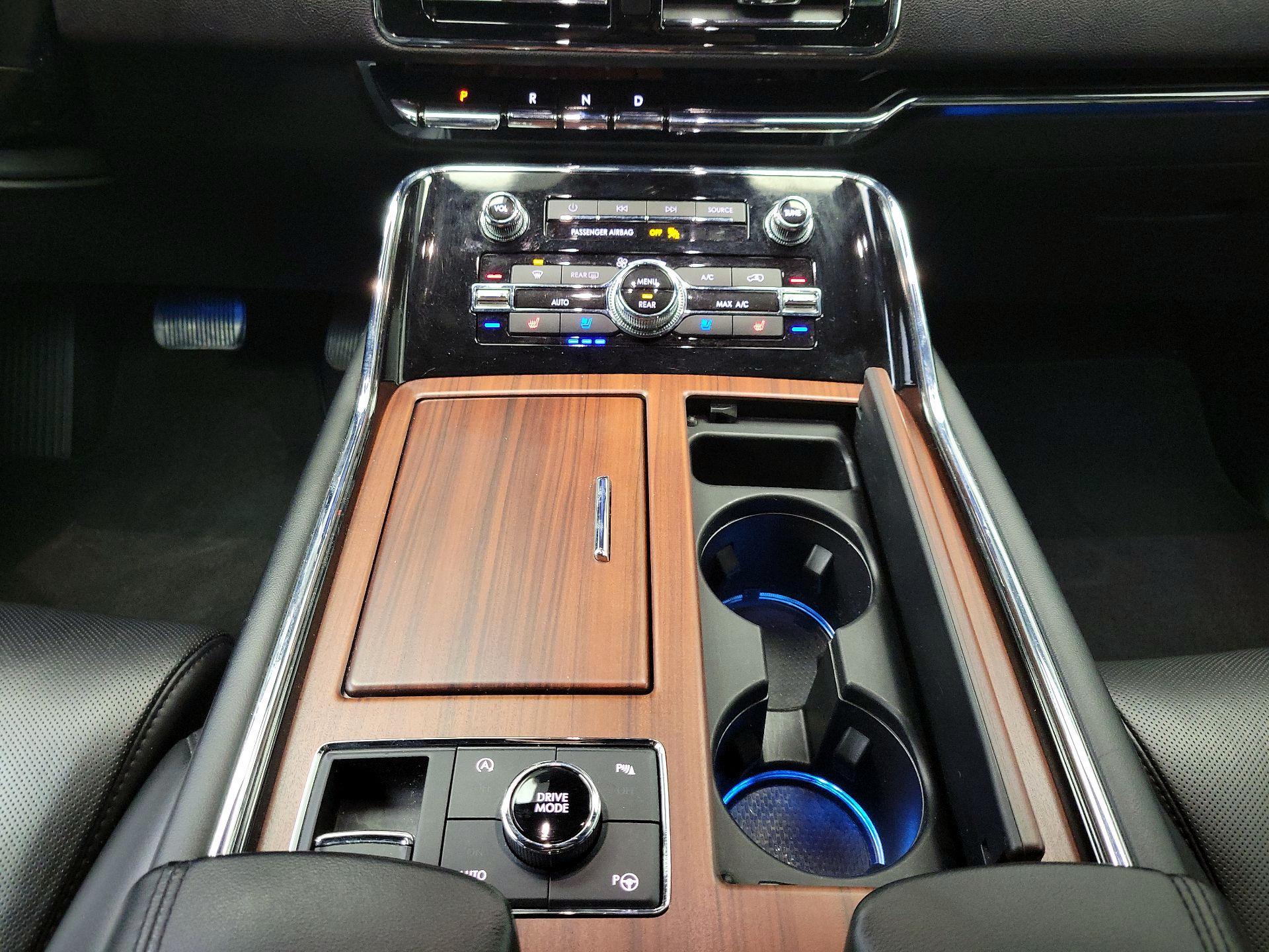 Thumbnail: 2021 Lincoln Navigator L - 18