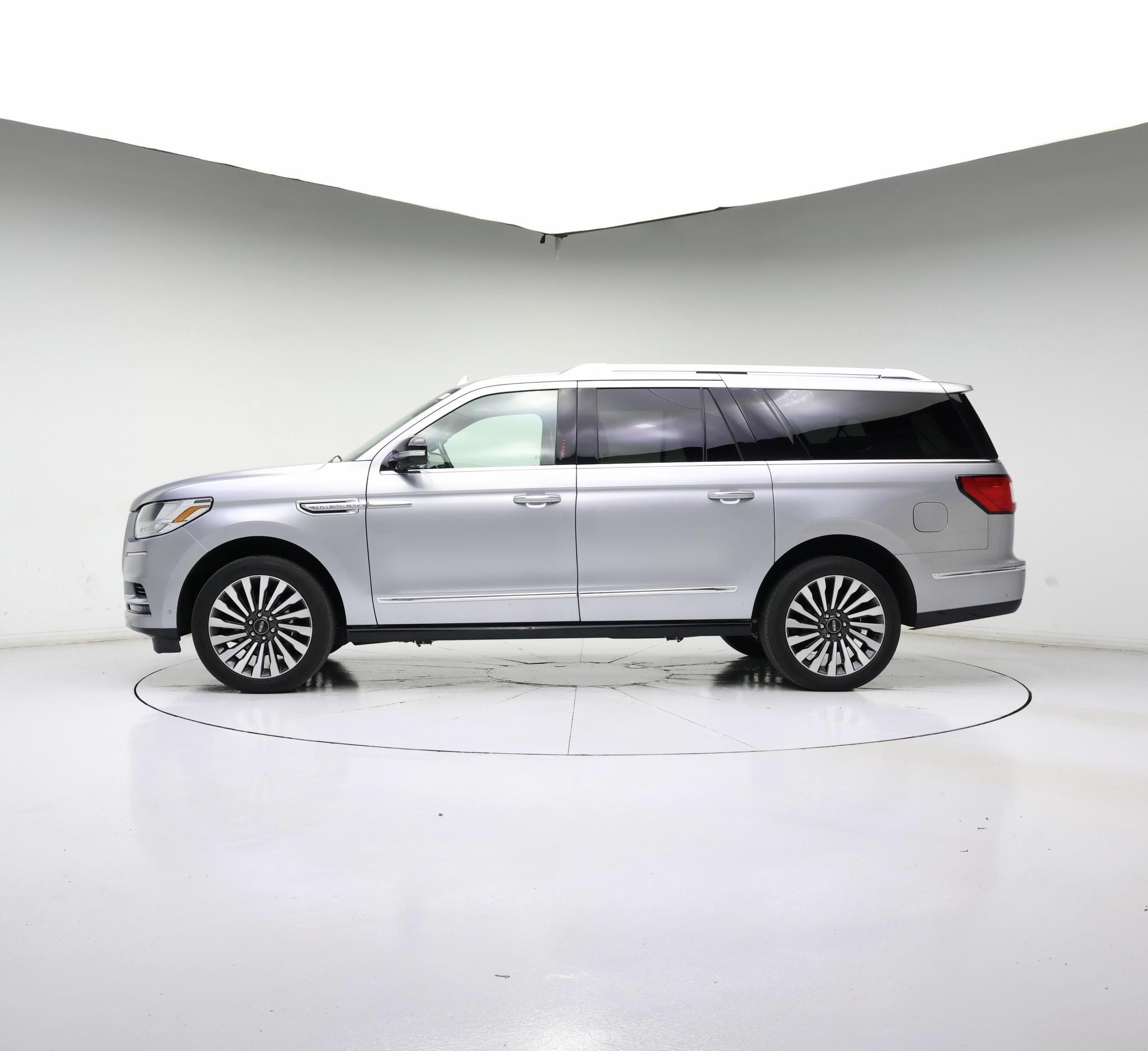 Thumbnail: 2021 Lincoln Navigator L - 3