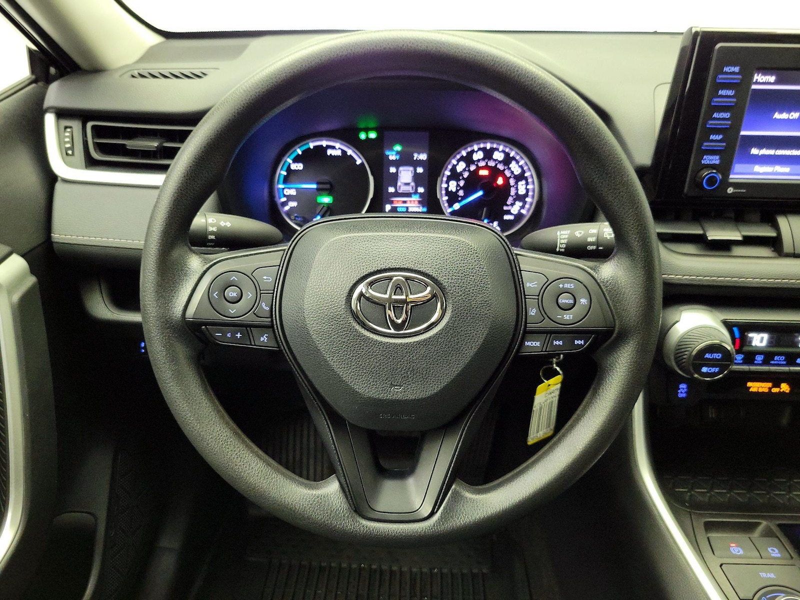 2022 Toyota RAV4 LE - Photo 11