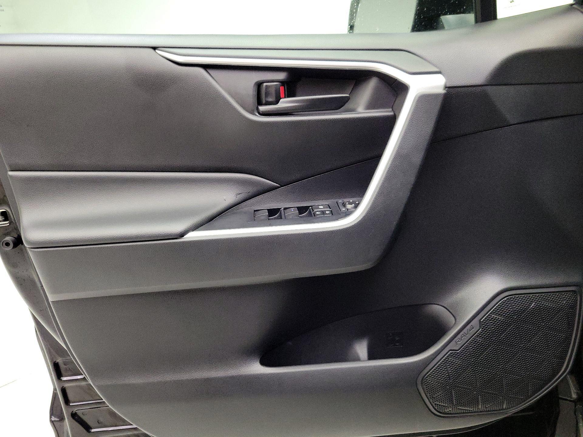 Thumbnail: 2022 Toyota RAV4 - 12