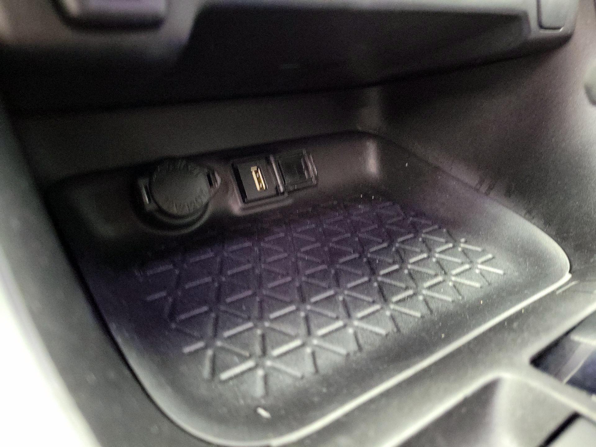 Thumbnail: 2022 Toyota RAV4 - 18