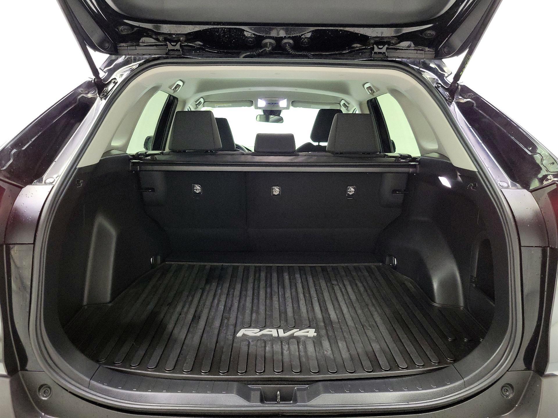 Thumbnail: 2022 Toyota RAV4 - 20