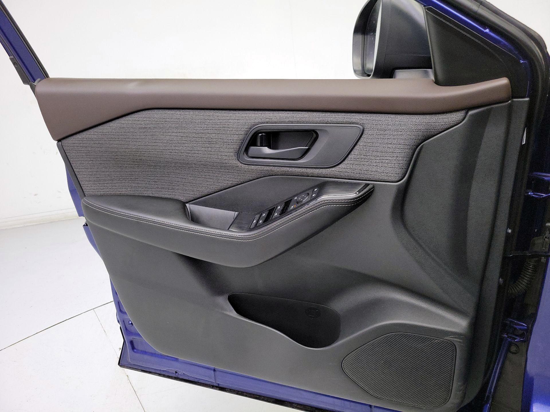 Thumbnail: 2021 Nissan Rogue - 12