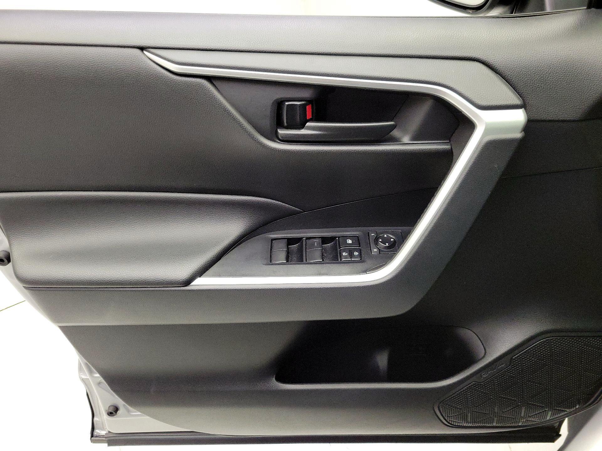 Thumbnail: 2022 Toyota RAV4 - 12